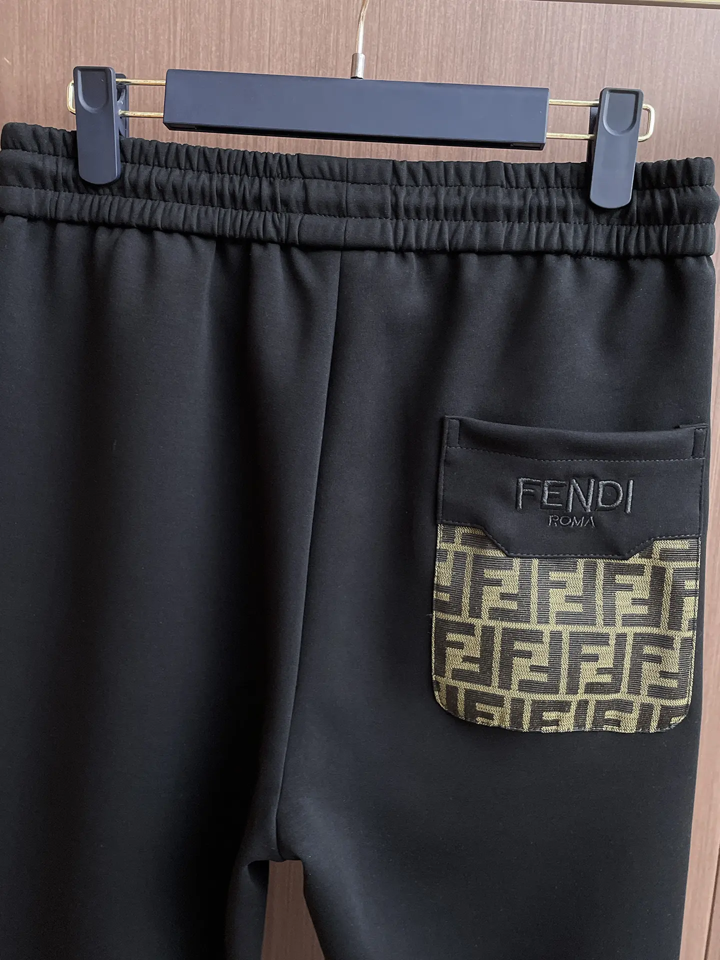 Logo-Embroidered Tapered Sweatpants D28014411 — view 5