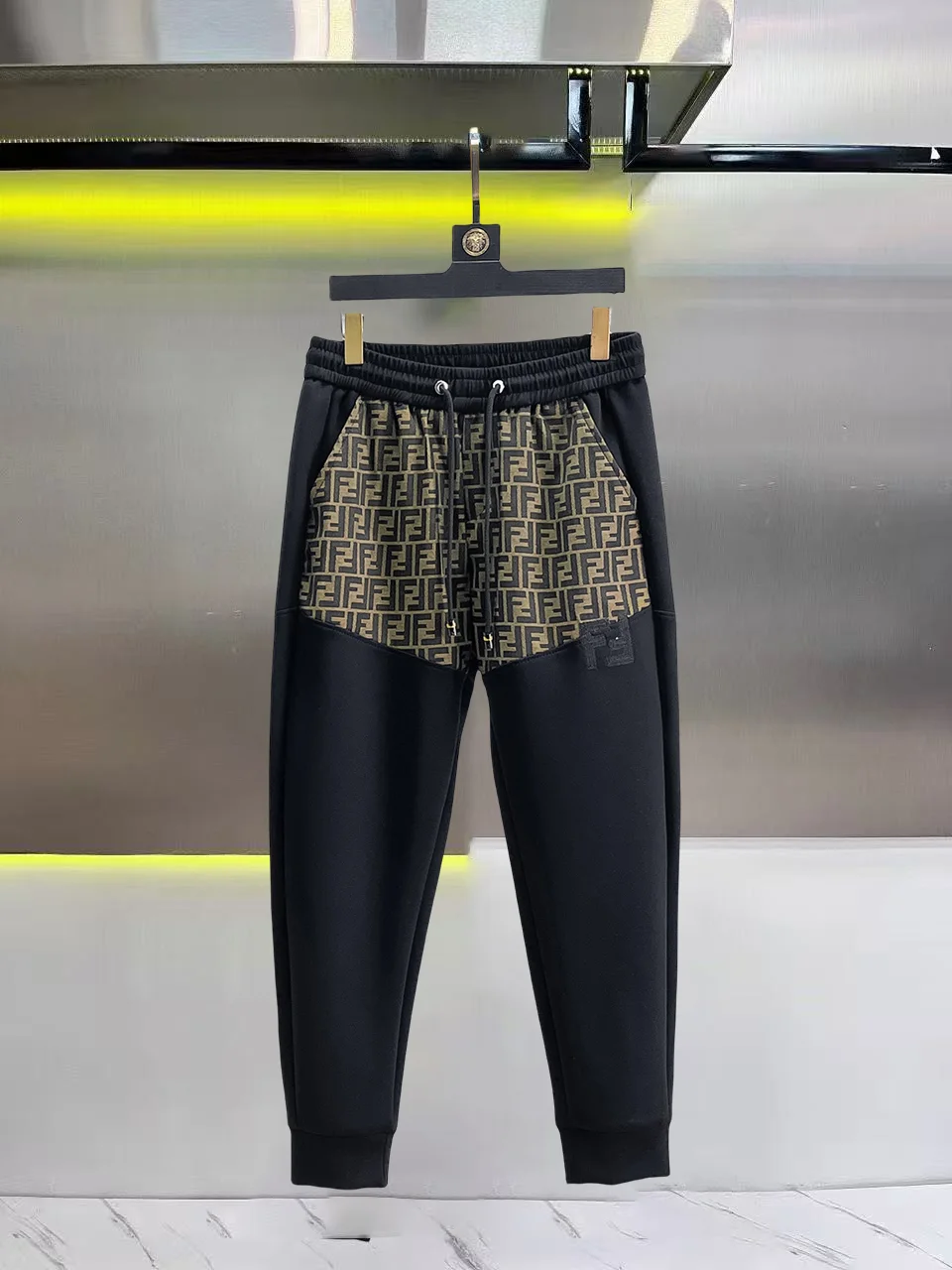 Logo-Panelled Tapered Sweatpants D28014419