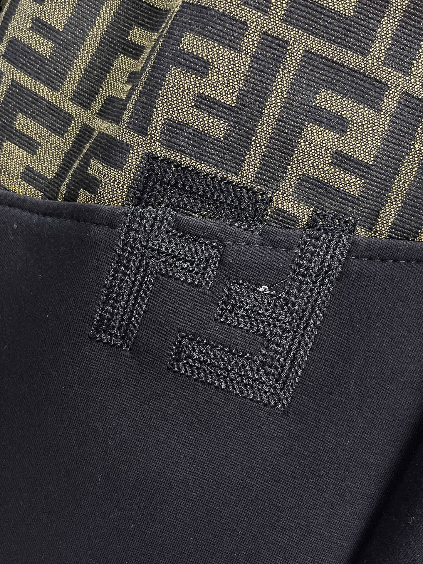 Logo-Panelled Tapered Sweatpants D28014419 — view 4