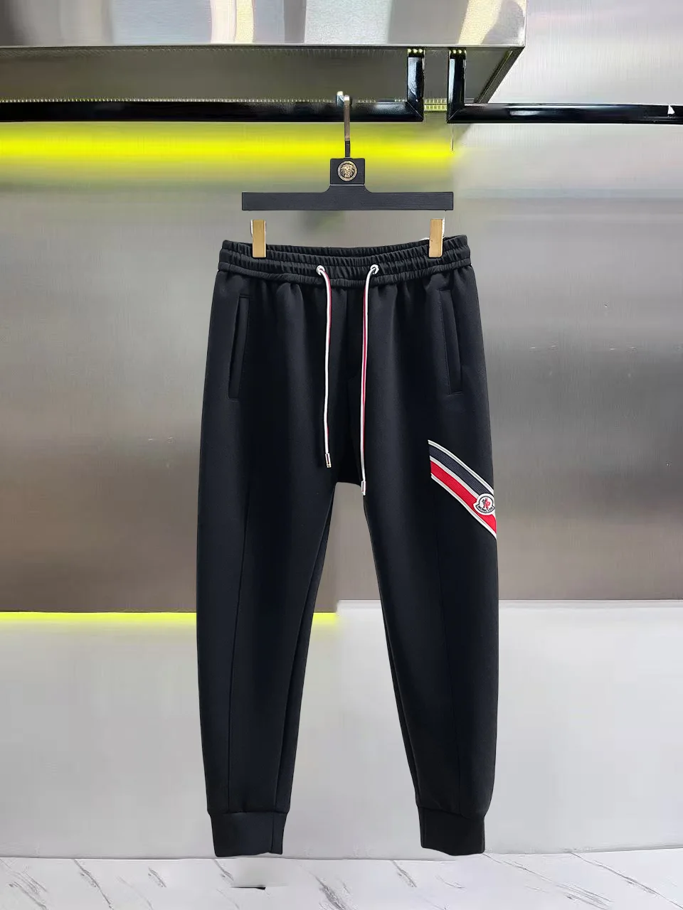 Logo-Appliqué Tapered Sweatpants D28014424
