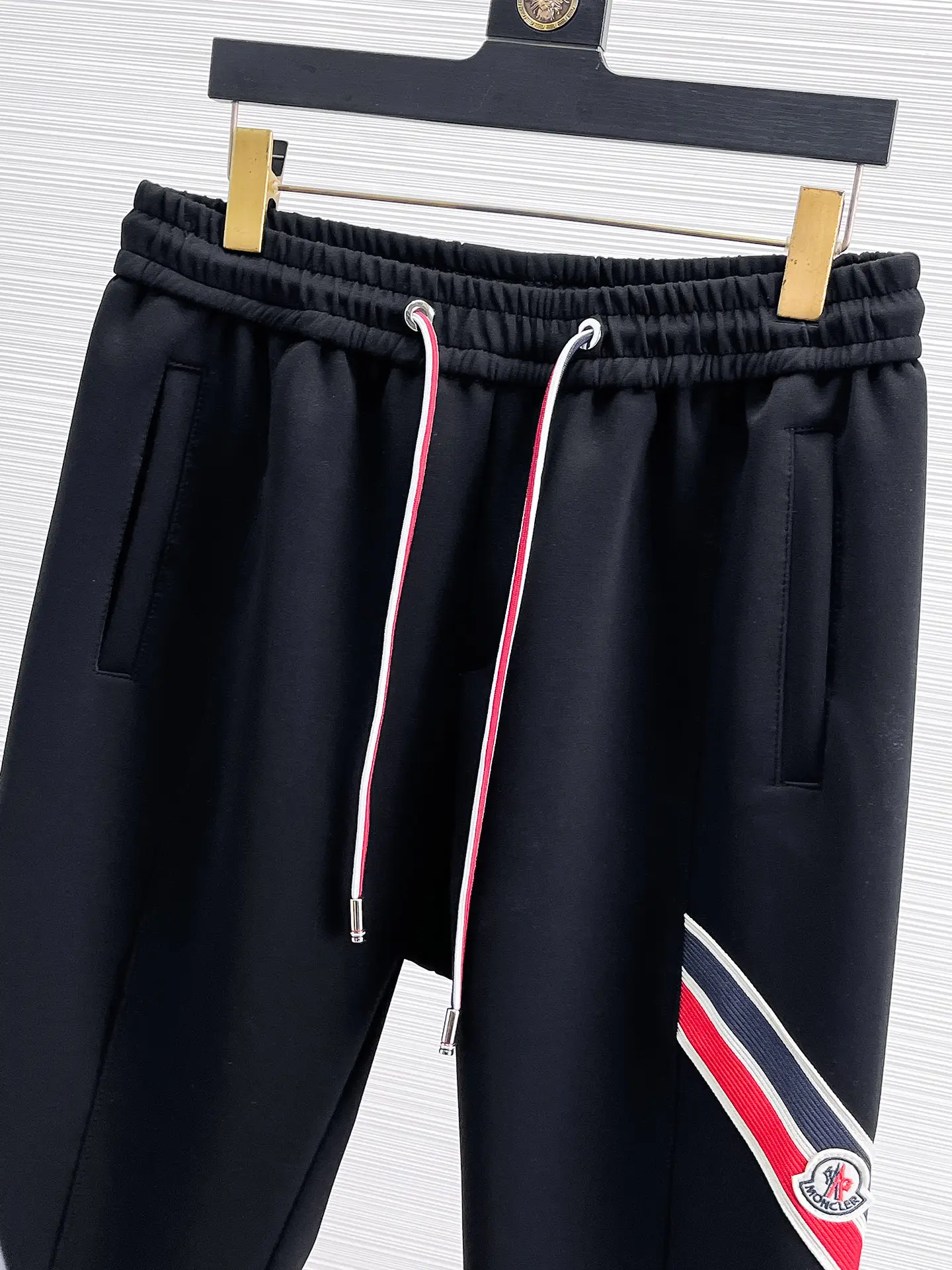 Logo-Appliqué Tapered Sweatpants D28014424 — view 3