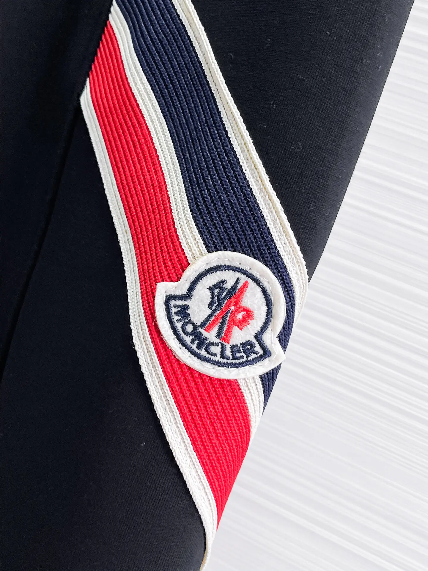 Logo-Appliqué Tapered Sweatpants D28014424 — view 4
