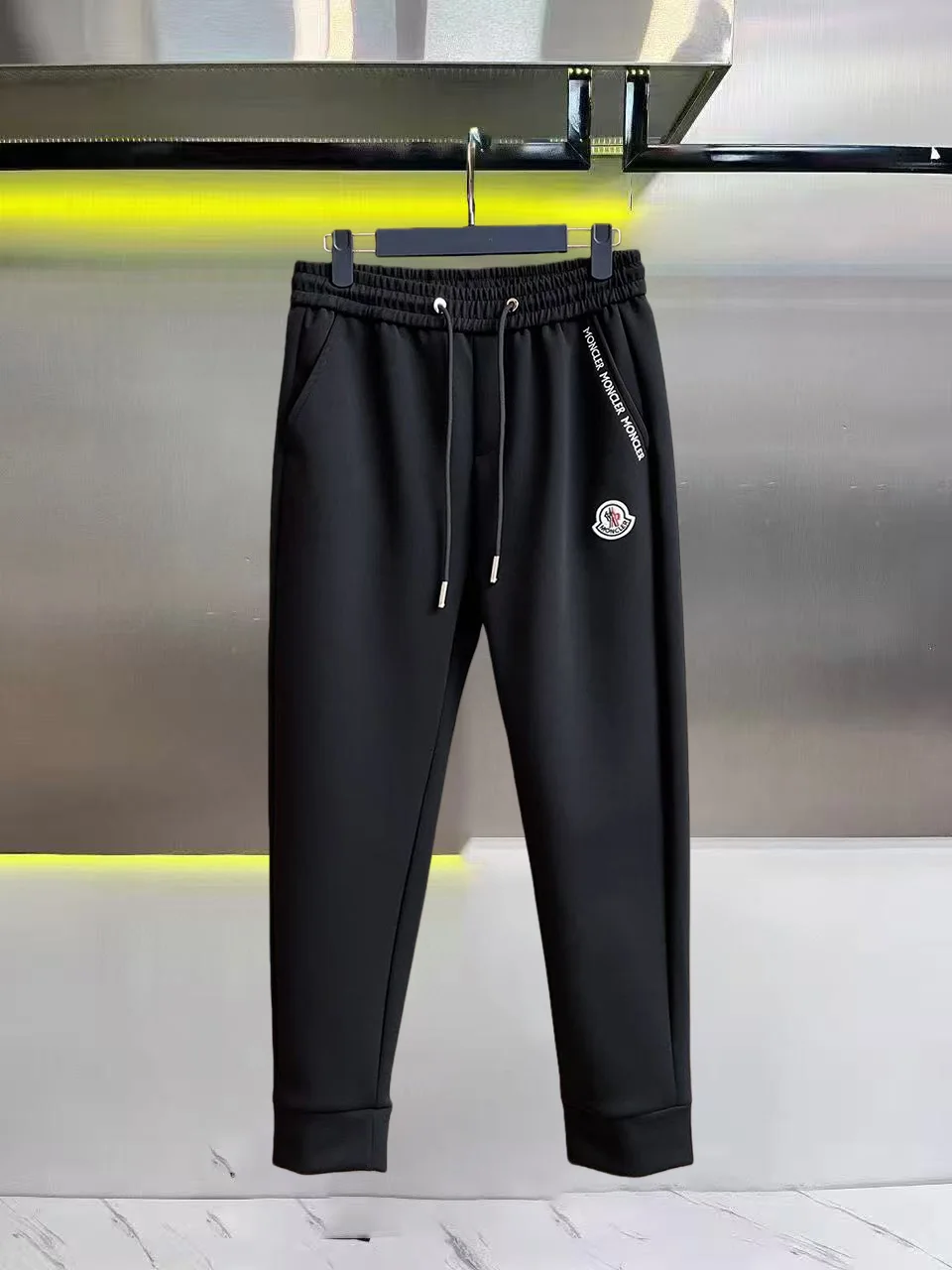 Logo-Appliqué Tapered Sweatpants D28014412