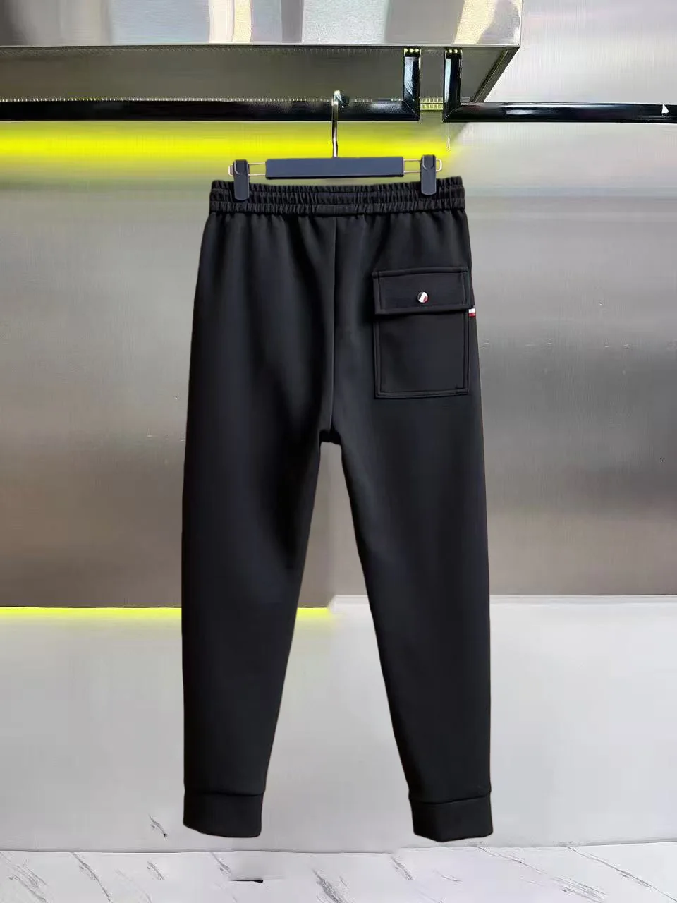 Logo-Appliqué Tapered Sweatpants D28014412 — view 2