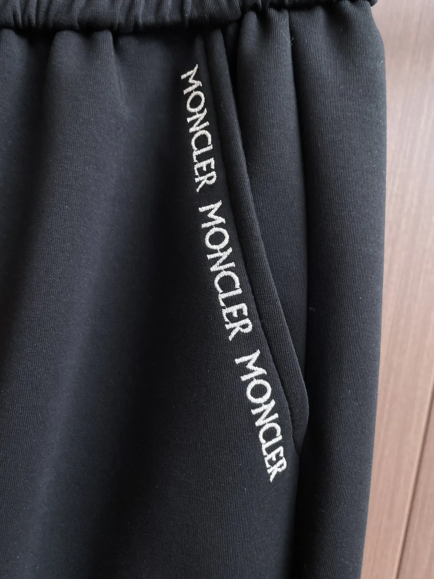 Logo-Appliqué Tapered Sweatpants D28014412 — view 3
