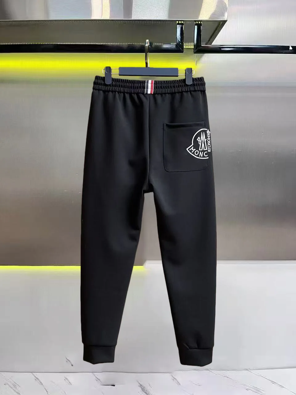 Logo-Patch Tapered Sweatpants D28014409 — view 2