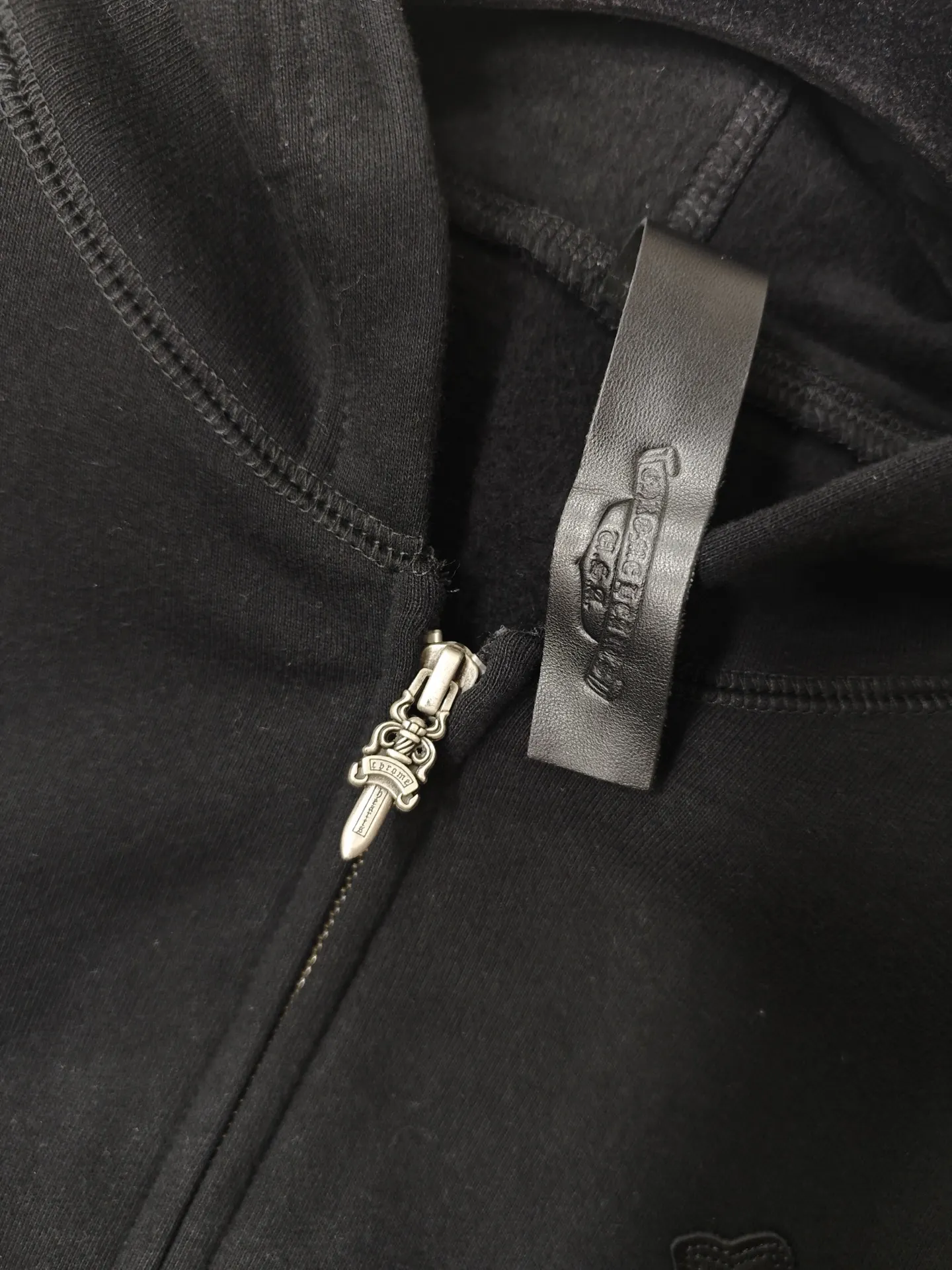 Leather-Trimmed Cross Patch Zip-Up Hoodie D28018999 — view 7