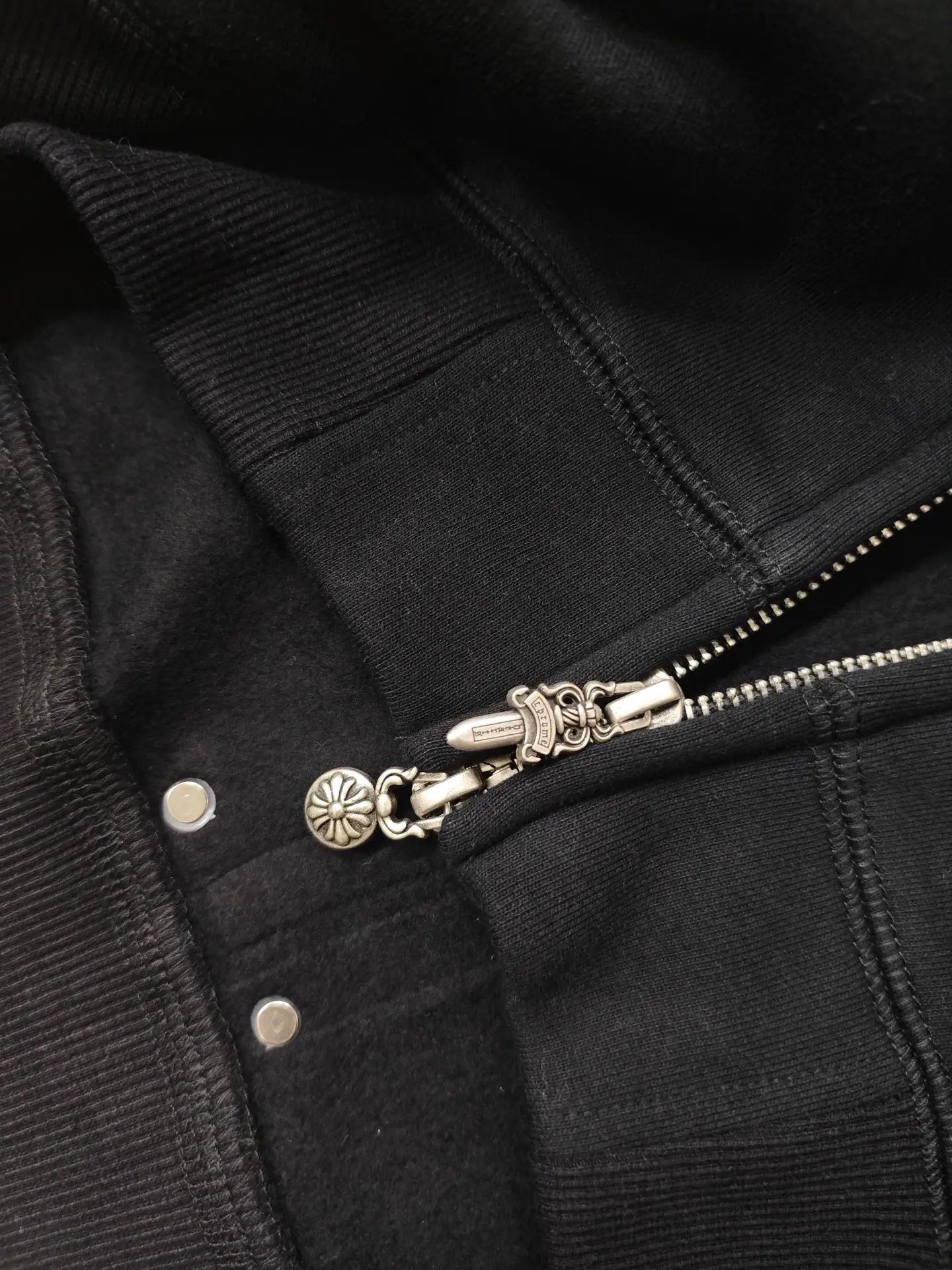Leather-Trimmed Cross Patch Zip-Up Hoodie D28018999 — view 8