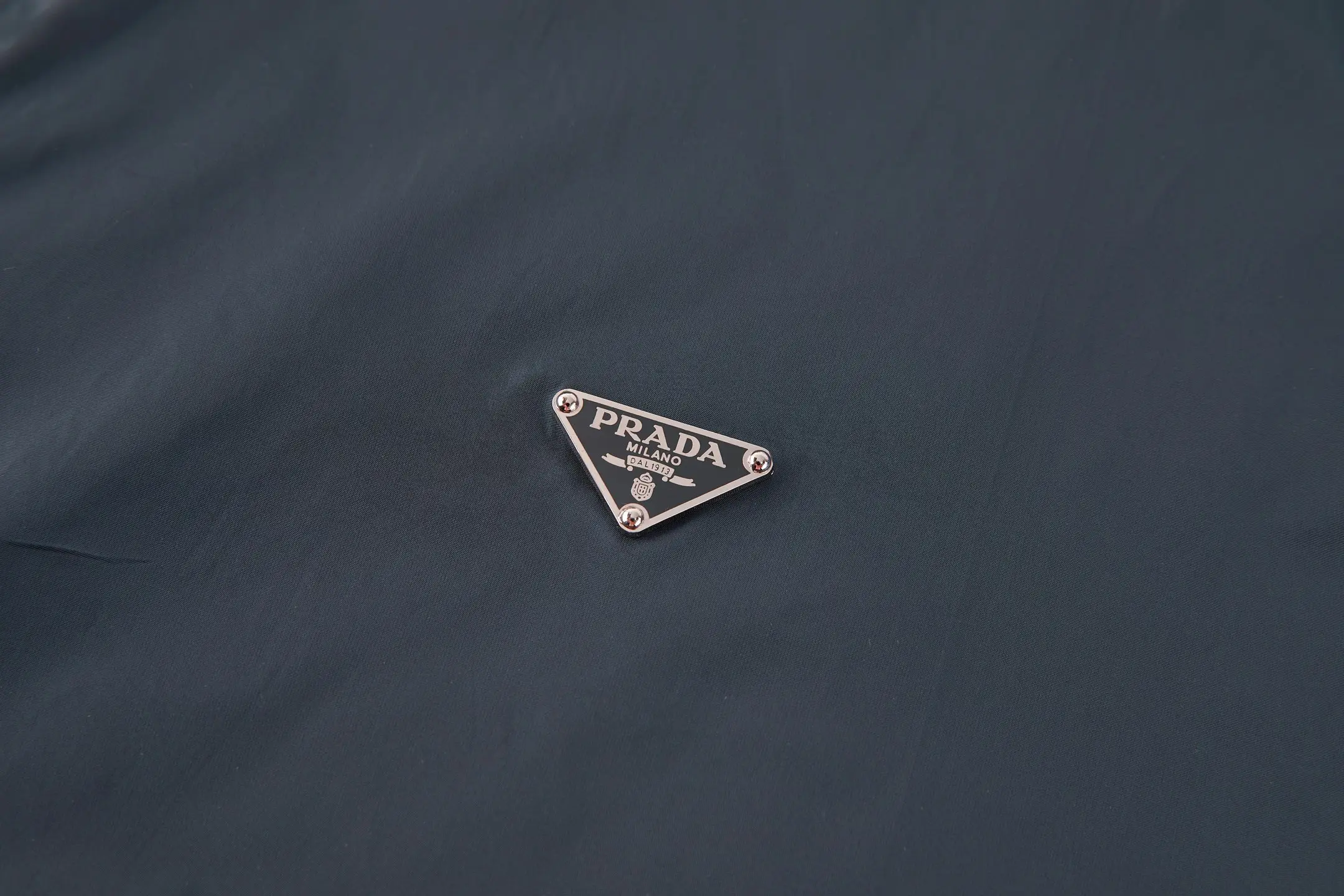 Logo-Badge Re-Nylon Zip-Up Shirt Jacket D28021084 — view 4