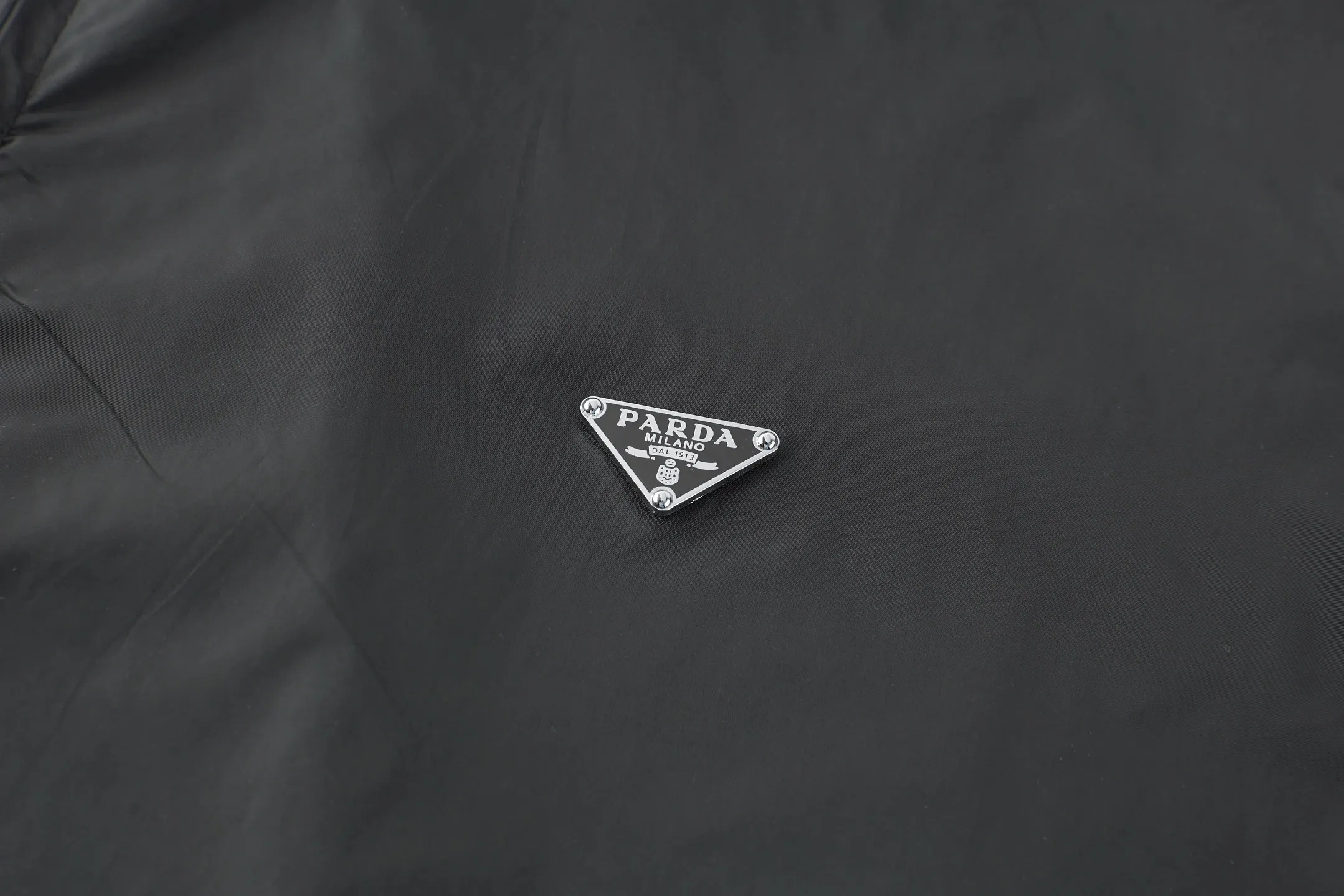 Logo-Plaque Re-Nylon Zip-Up Shirt Jacket D28021085 — view 4