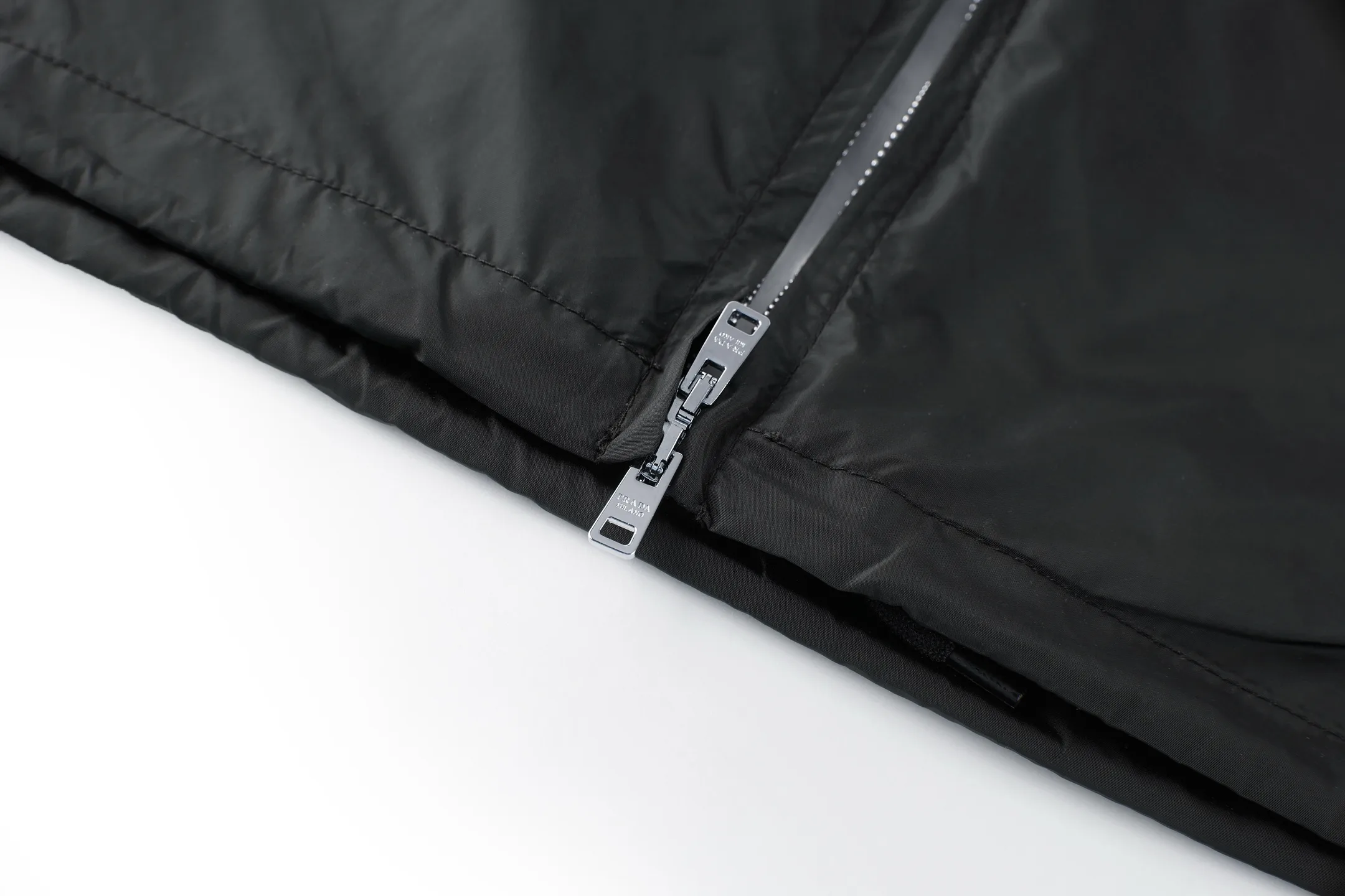 Logo-Plaque Re-Nylon Zip-Up Shirt Jacket D28021085 — view 7