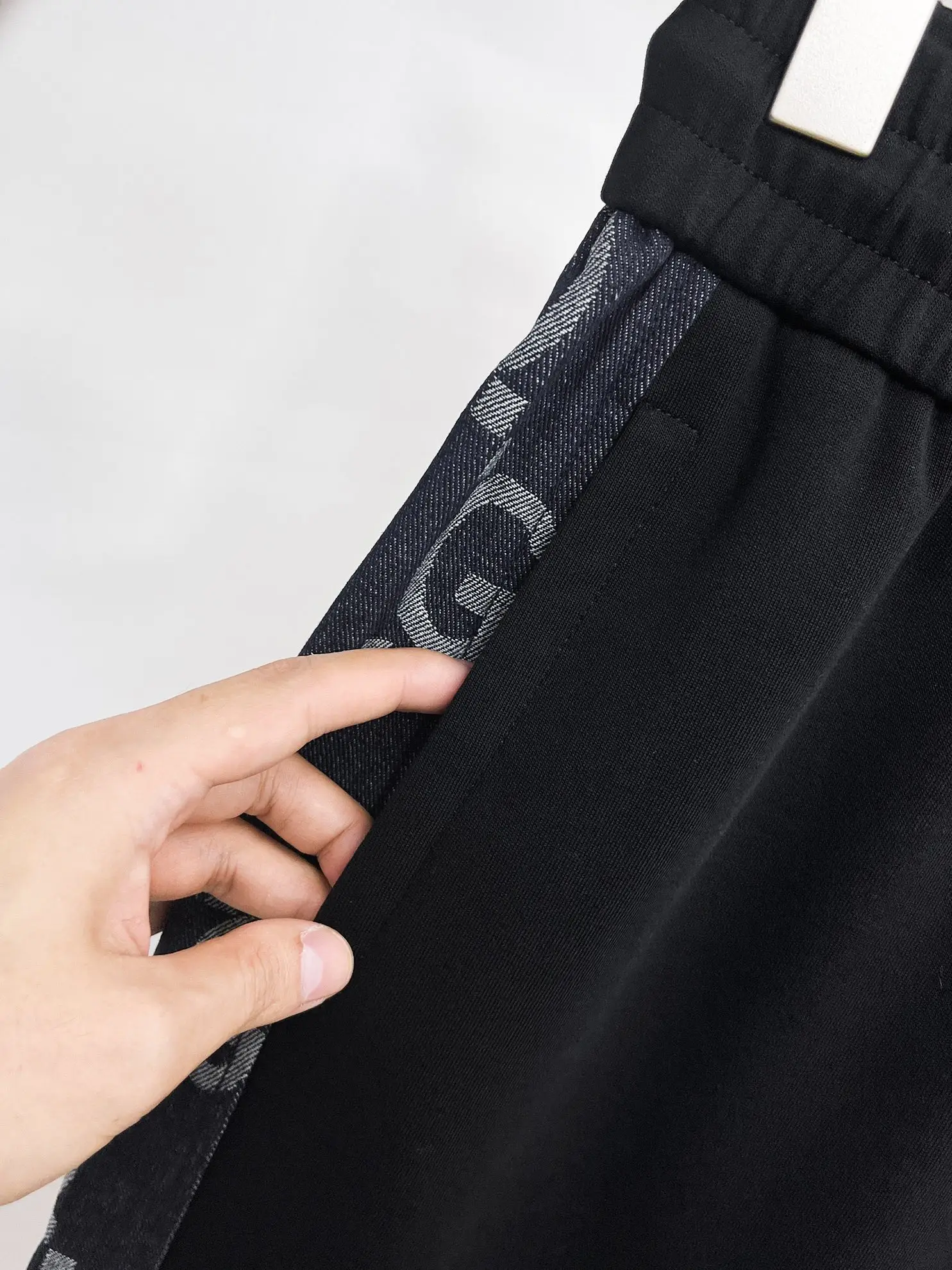 Logo-Print Side-Stripe Sweatpants D29014507 — view 4