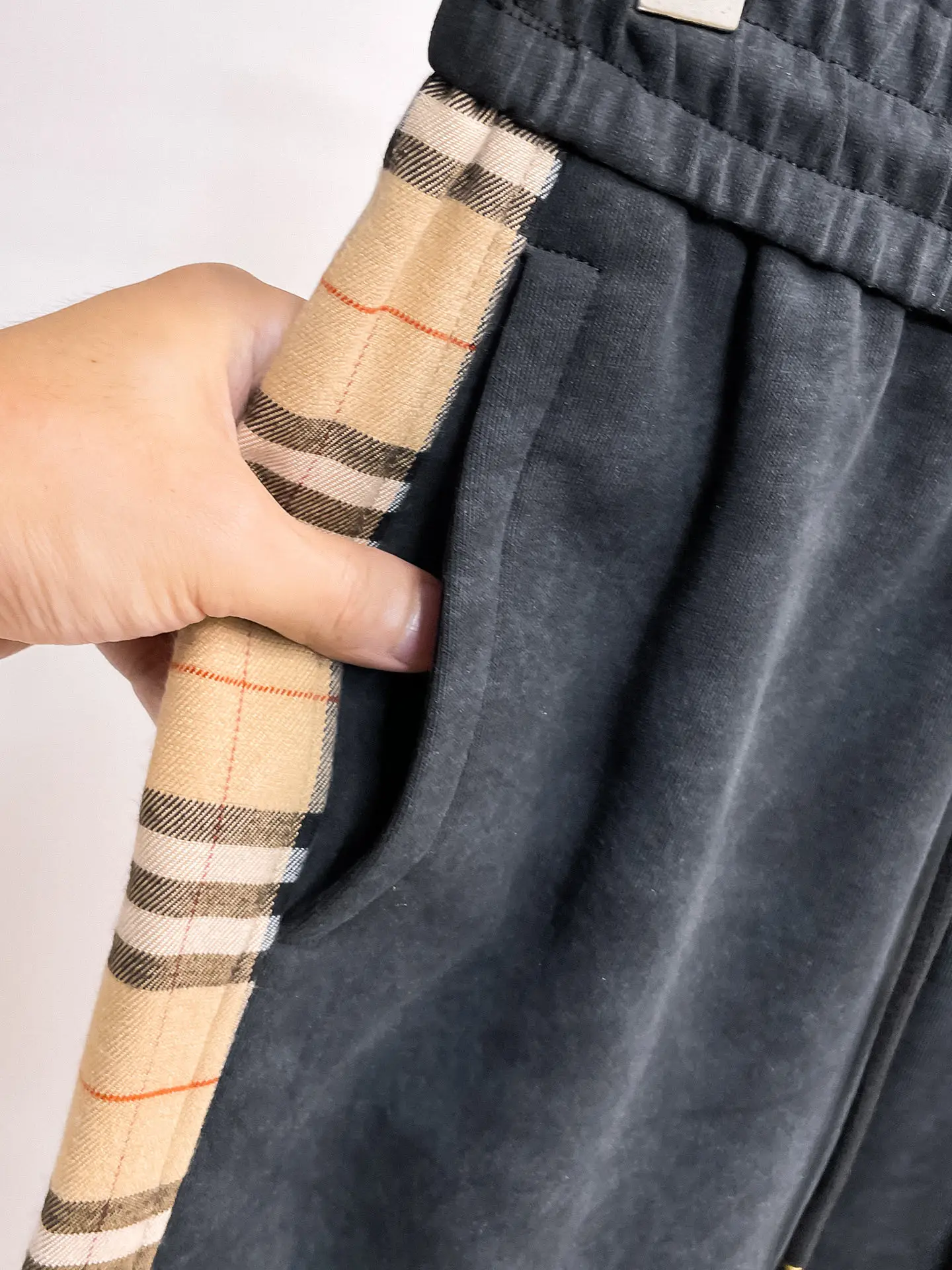 Check-Trimmed Cotton-Blend Sweatpants D29014646 — view 5