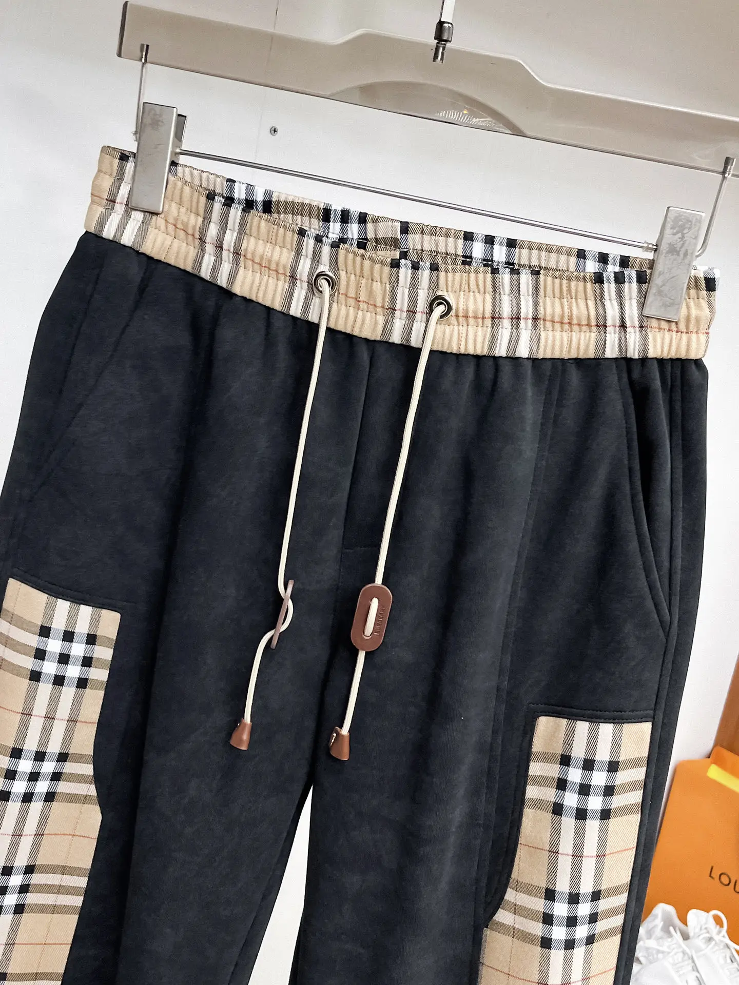 Check-Panelled Drawstring Sweatpants D29014590 — view 3