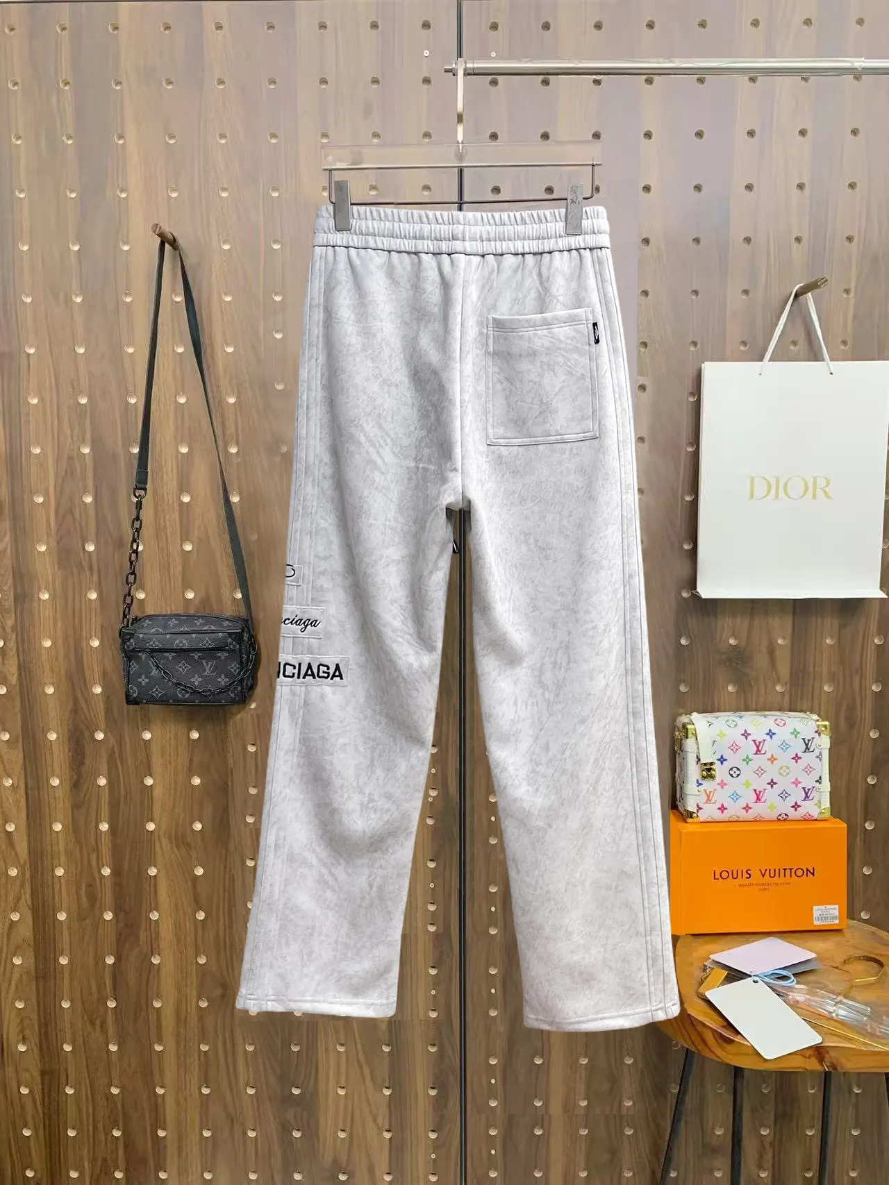 Logo-Patch Straight-Leg Sweatpants D29014647 — view 2
