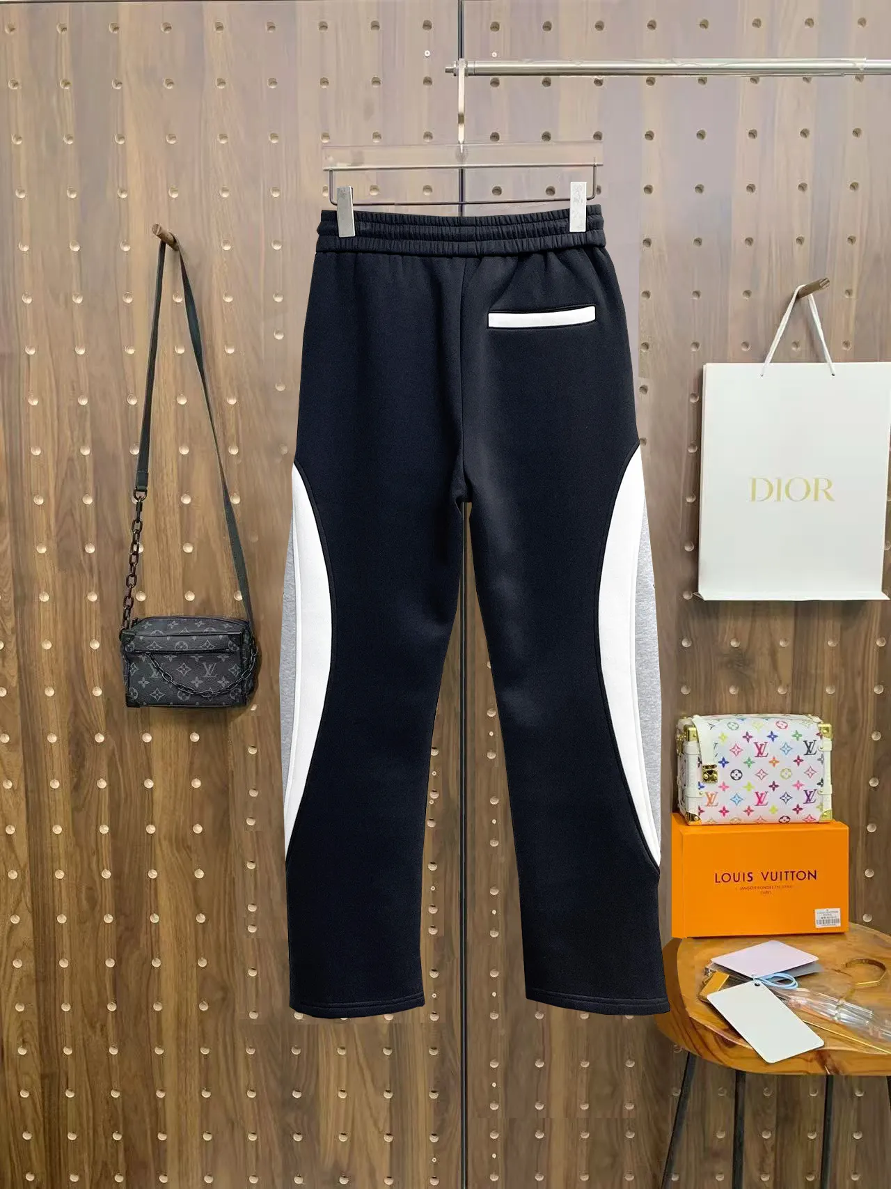 Logo-Print Color-Block Sweatpants D29014514 — view 2