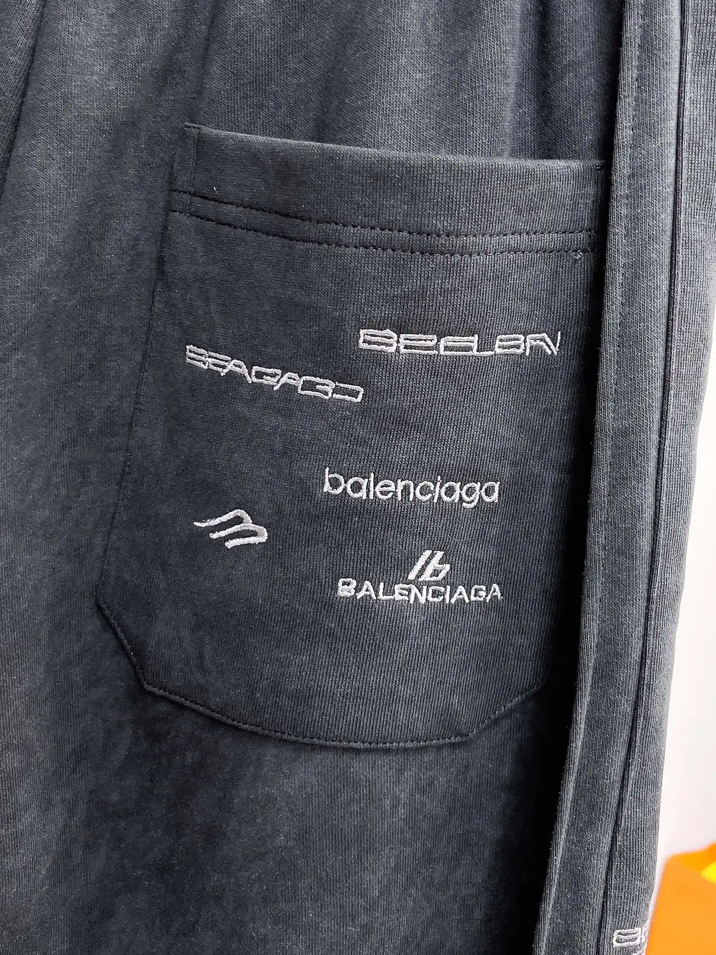 Logo-Print Wide-Leg Sweatpants D29014483 — view 9