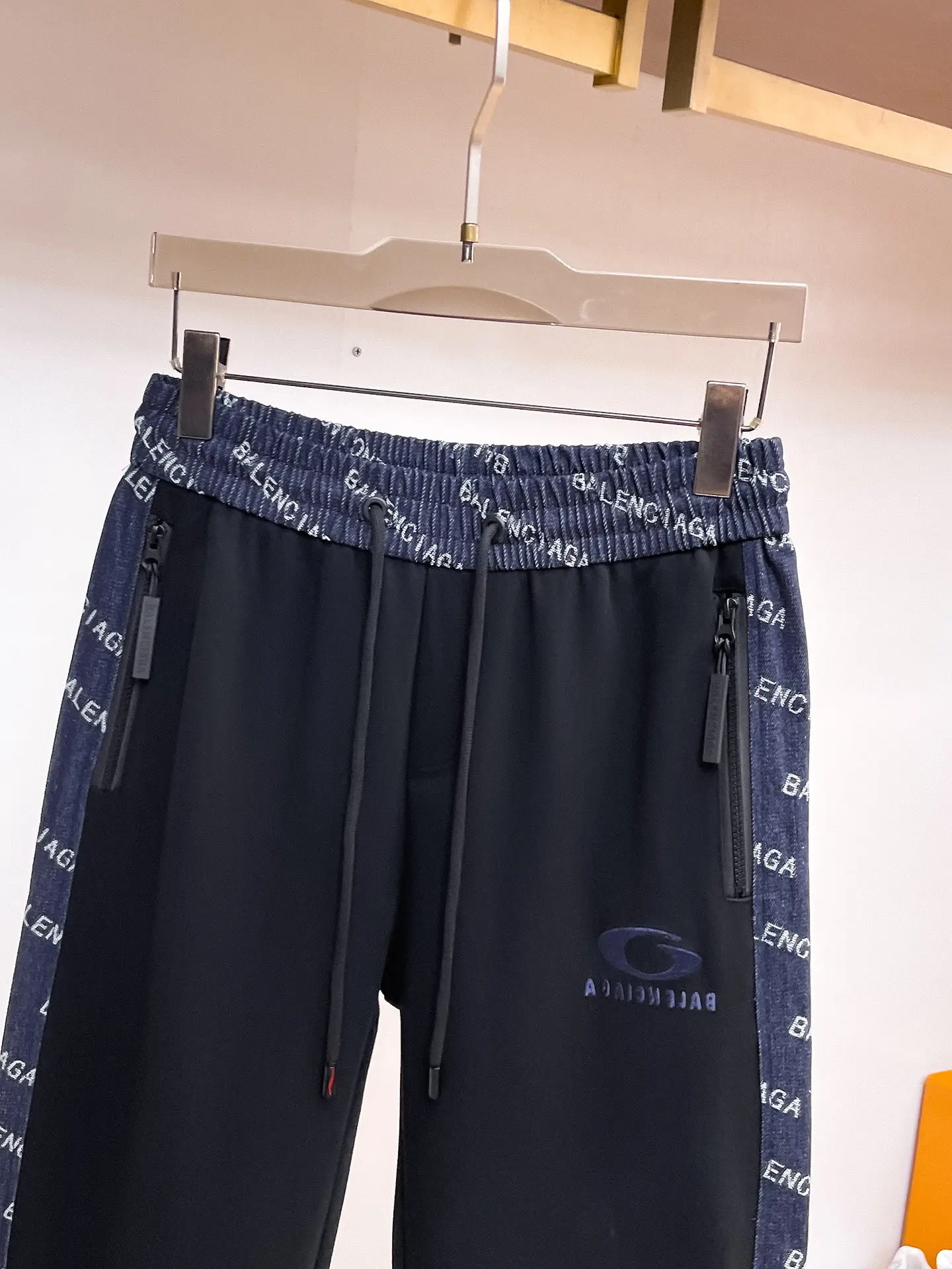 Logo-Print Side-Stripe Sweatpants D29014484 — view 3