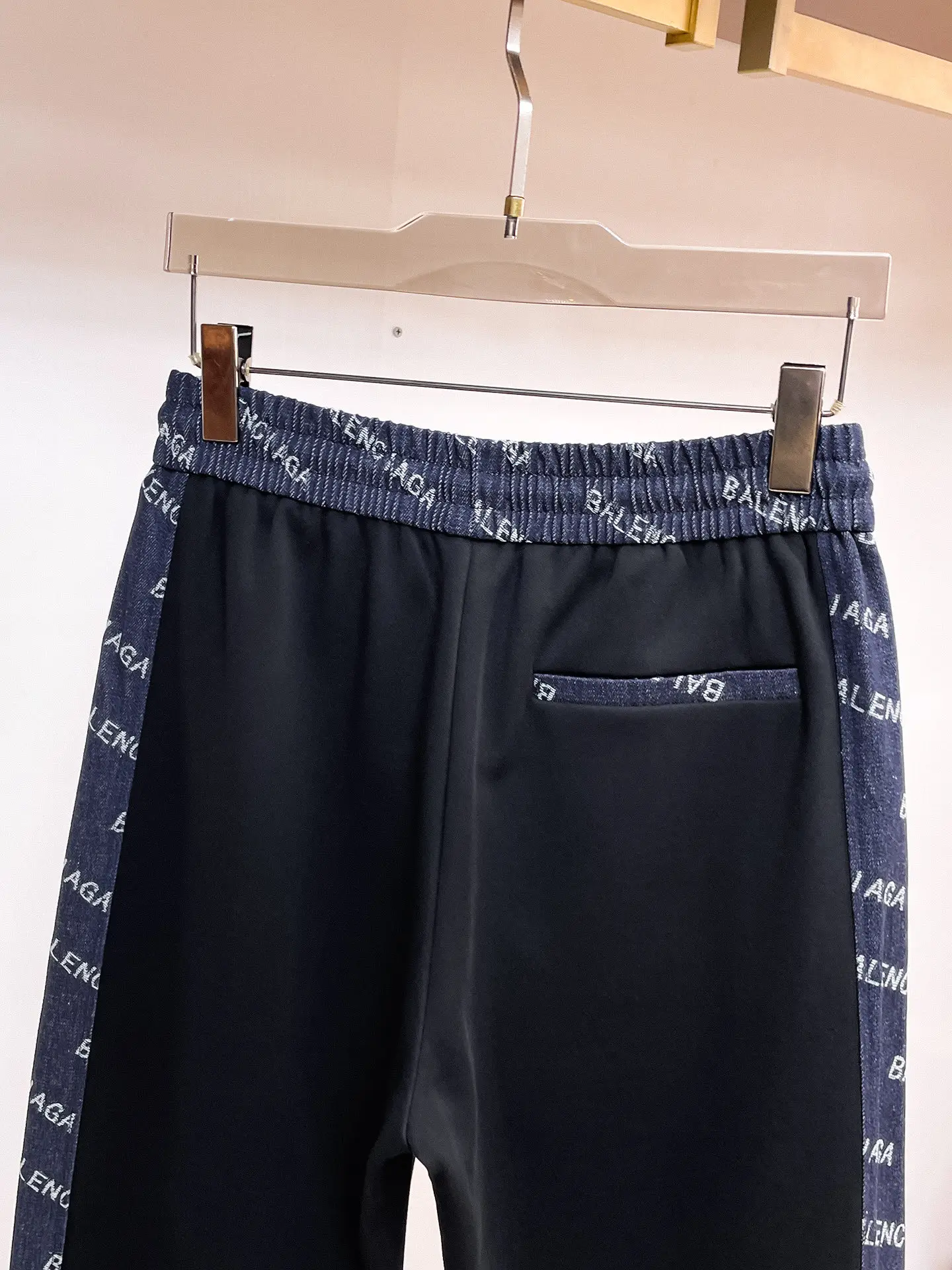 Logo-Print Side-Stripe Sweatpants D29014484 — view 10