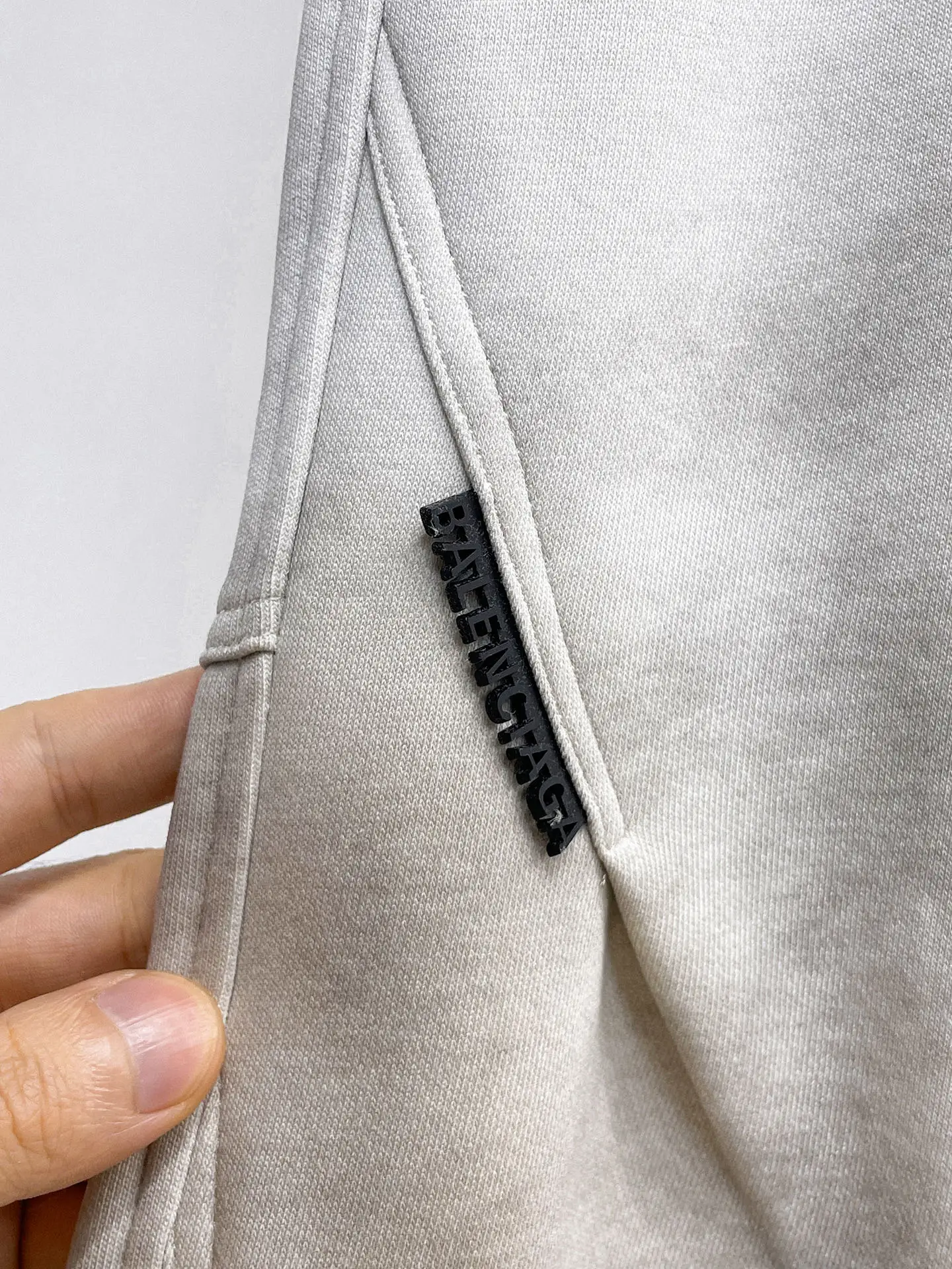 Logo-Appliquéd Acid-Wash Sweatpants D29014510 — view 4