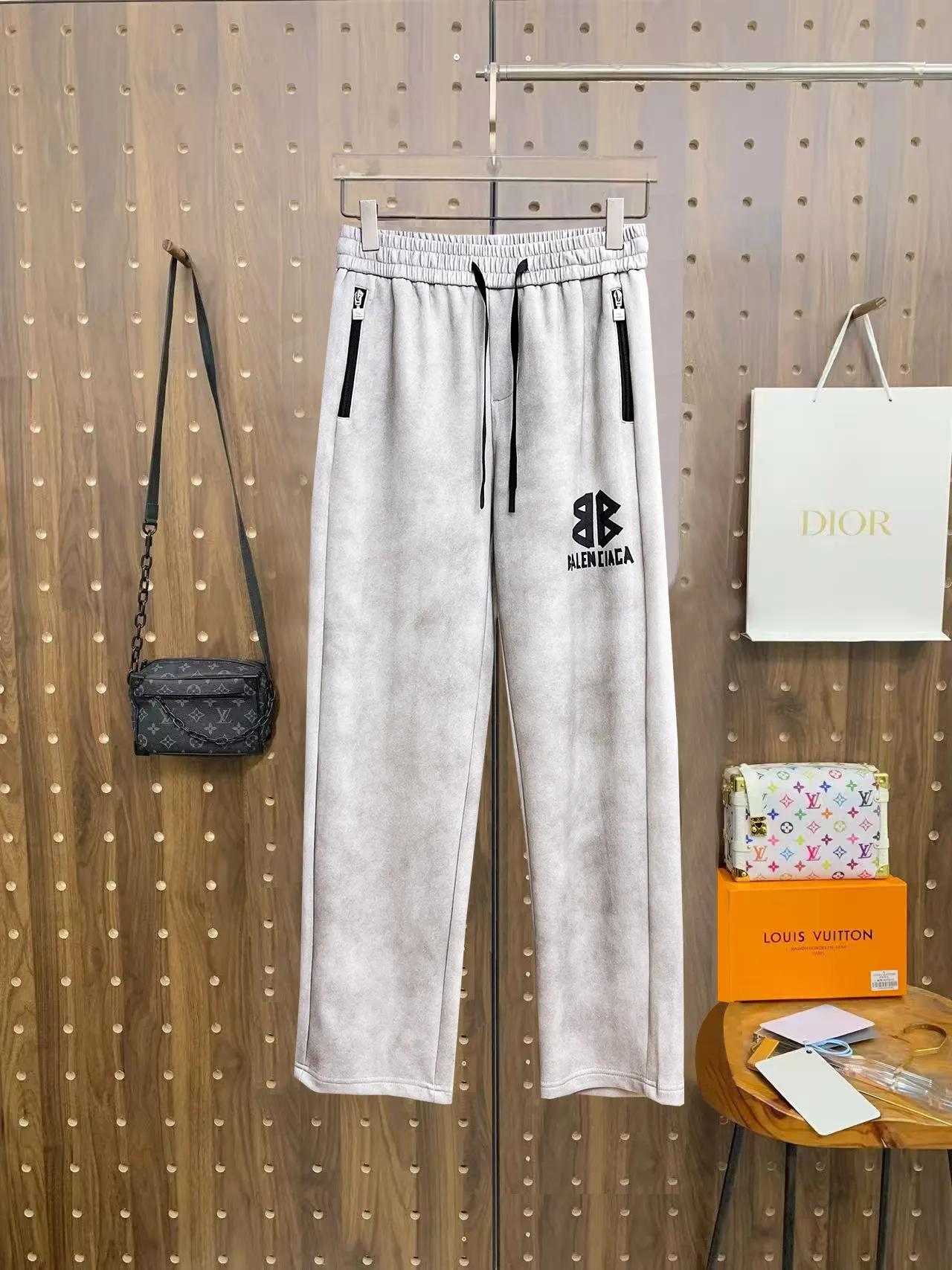 Logo-Print Straight-Leg Sweatpants D29014508