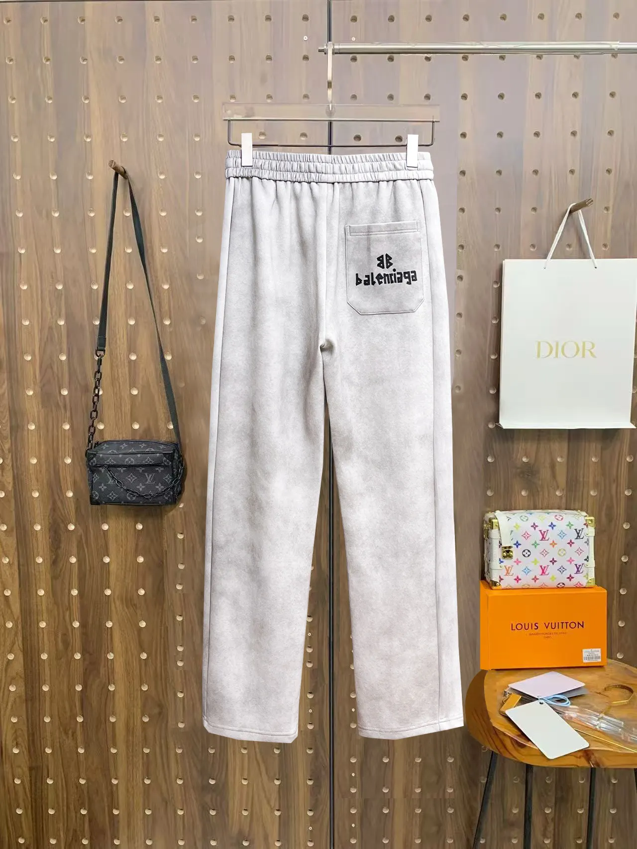 Logo-Print Straight-Leg Sweatpants D29014508 — view 2