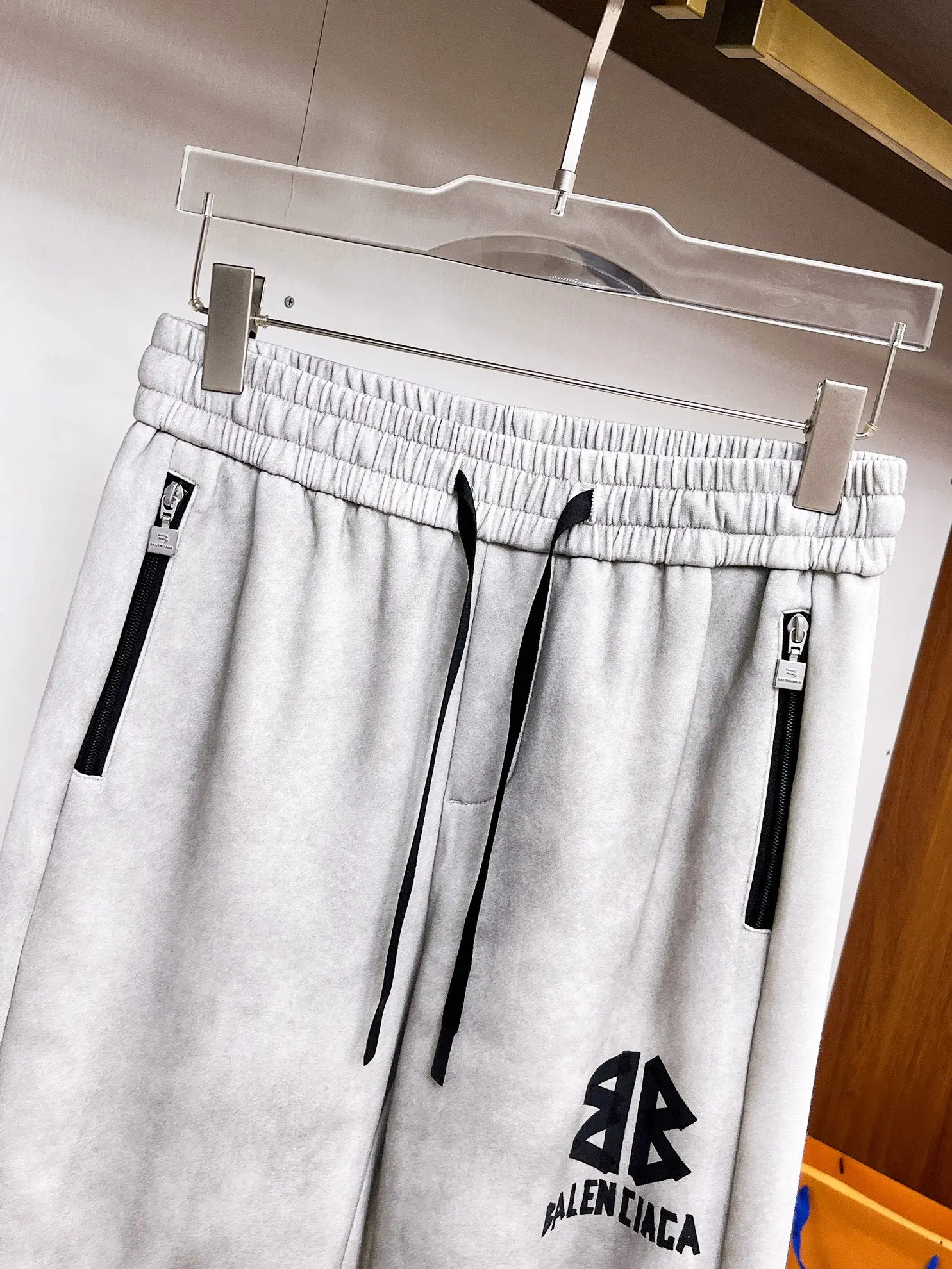 Logo-Print Straight-Leg Sweatpants D29014508 — view 3