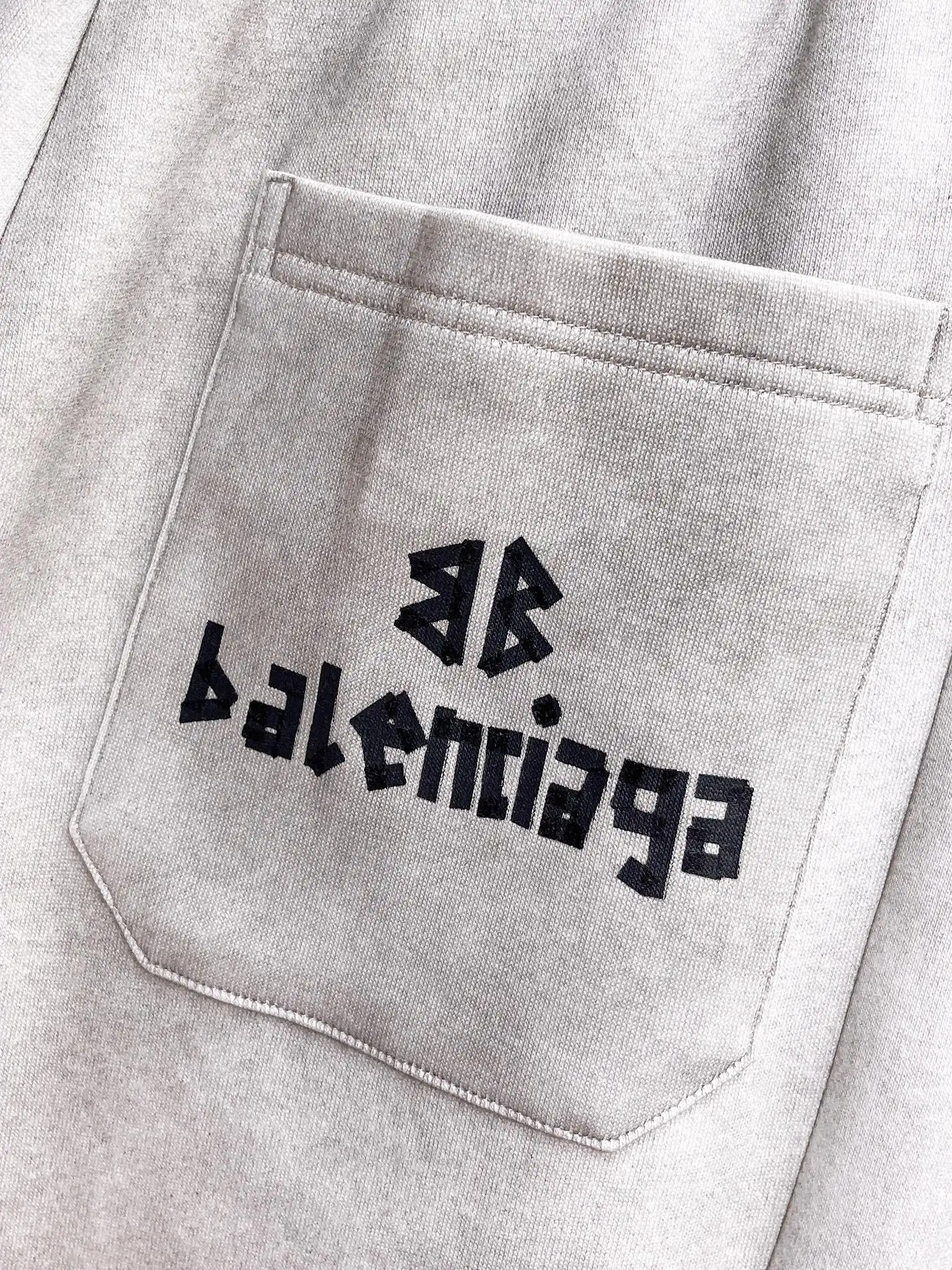 Logo-Print Straight-Leg Sweatpants D29014508 — view 9
