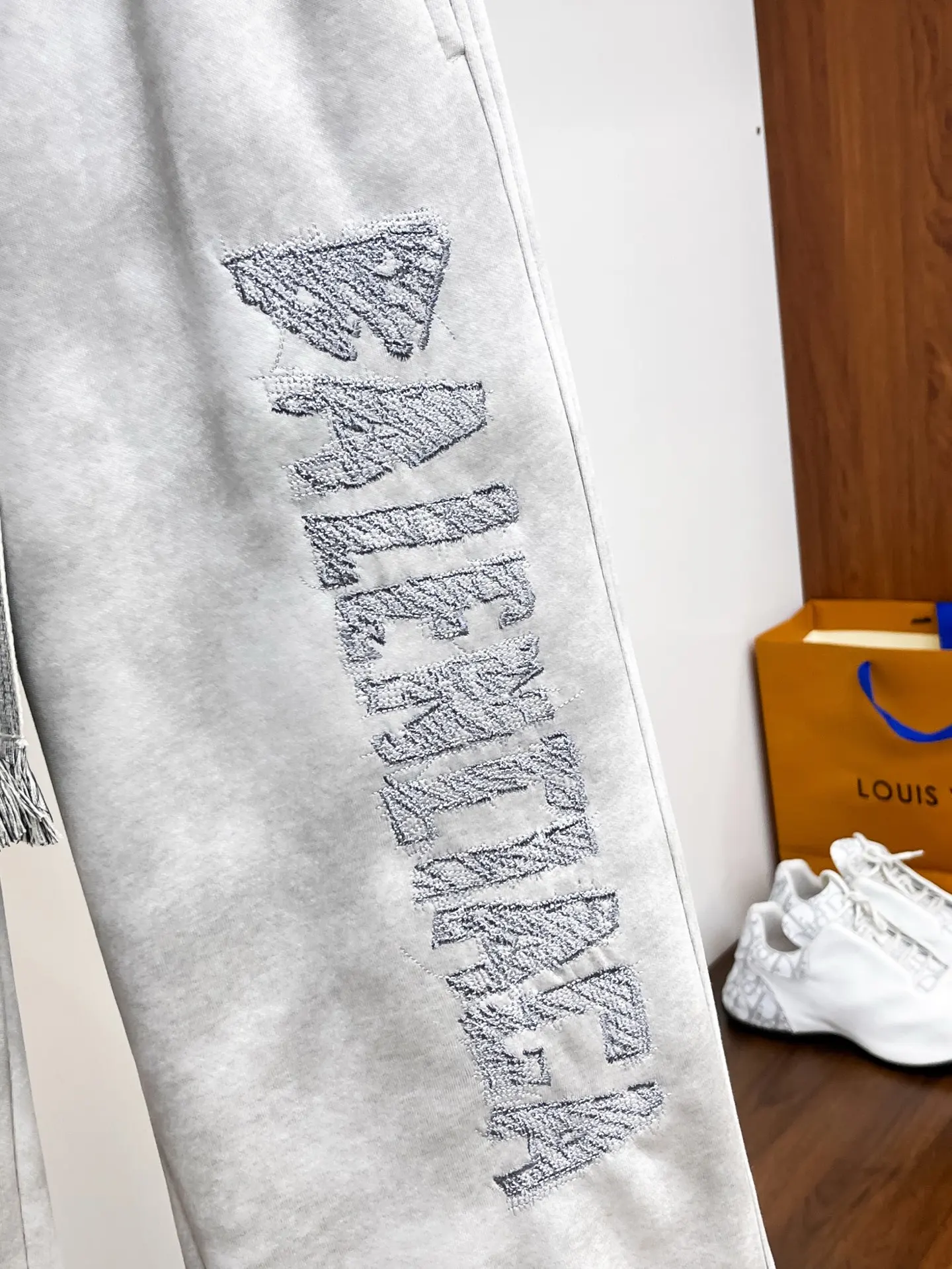 Logo-Embroidered Wide-Leg Sweatpants D29014467 — view 4