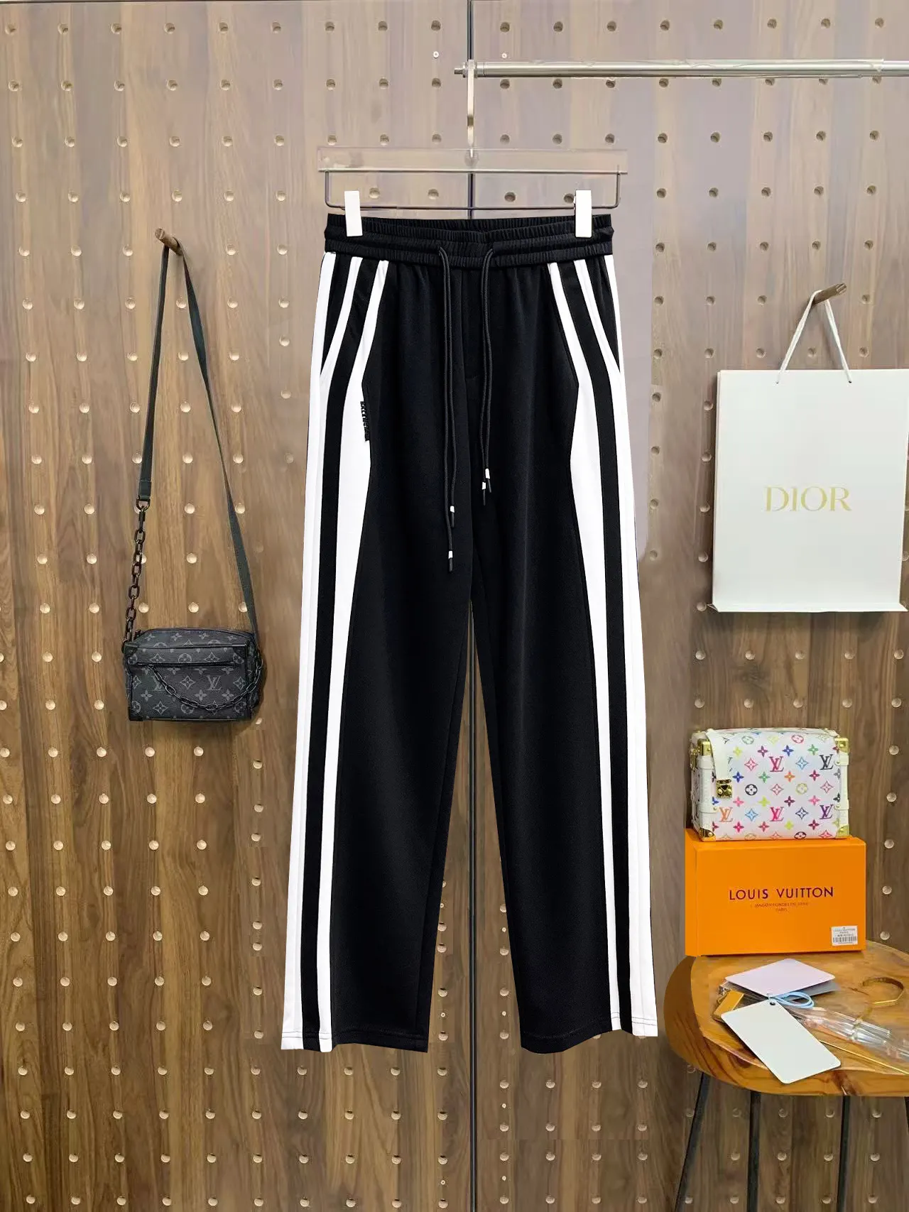 Side-Stripe Logo Track Pants D29014504