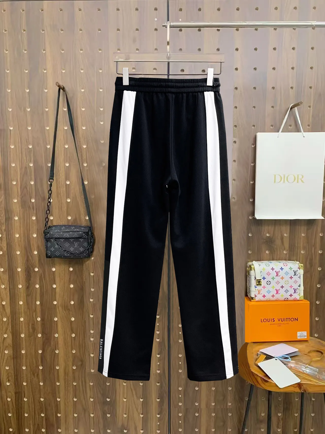 Side-Stripe Logo Track Pants D29014504 — view 2