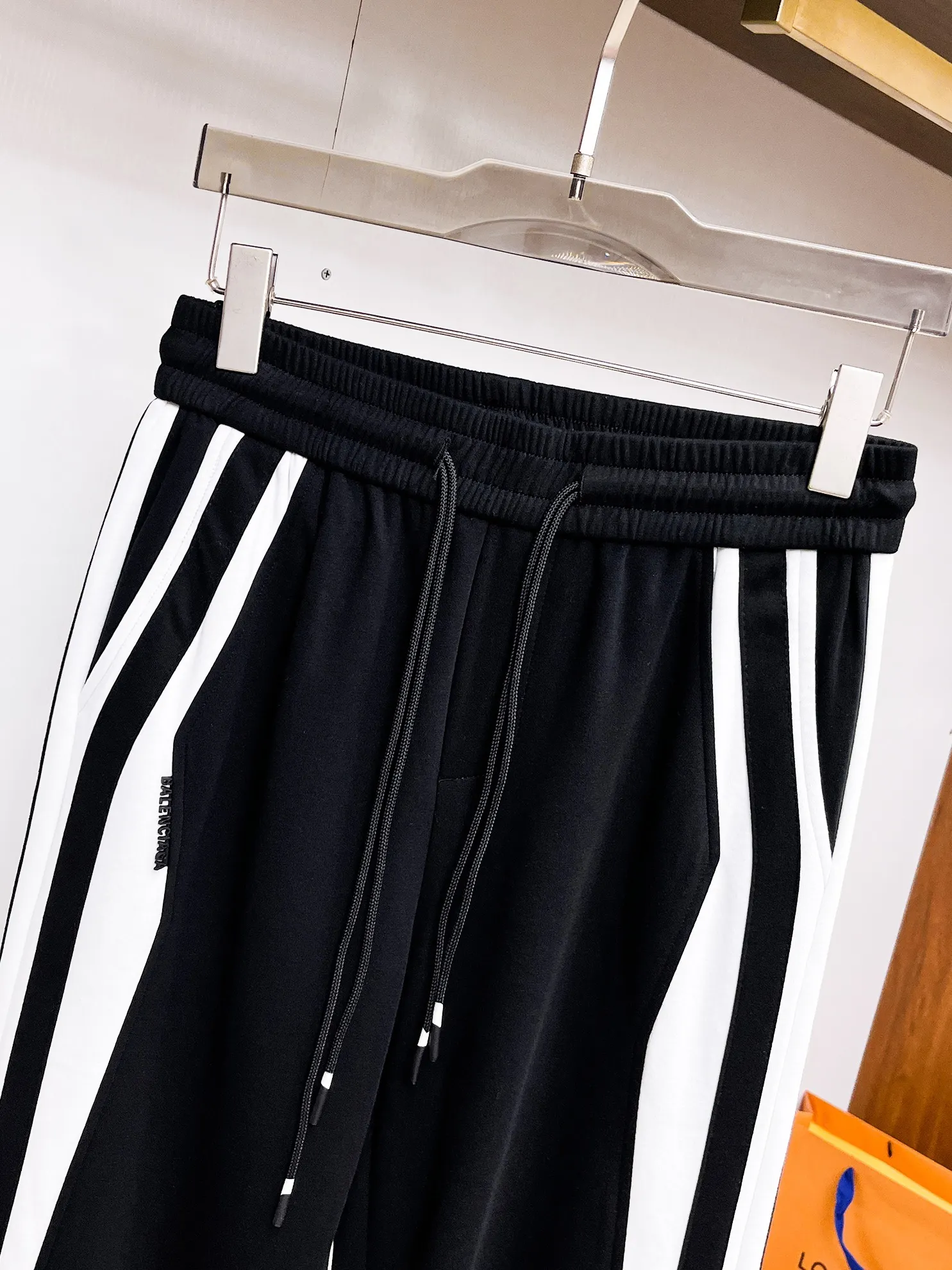 Side-Stripe Logo Track Pants D29014504 — view 3