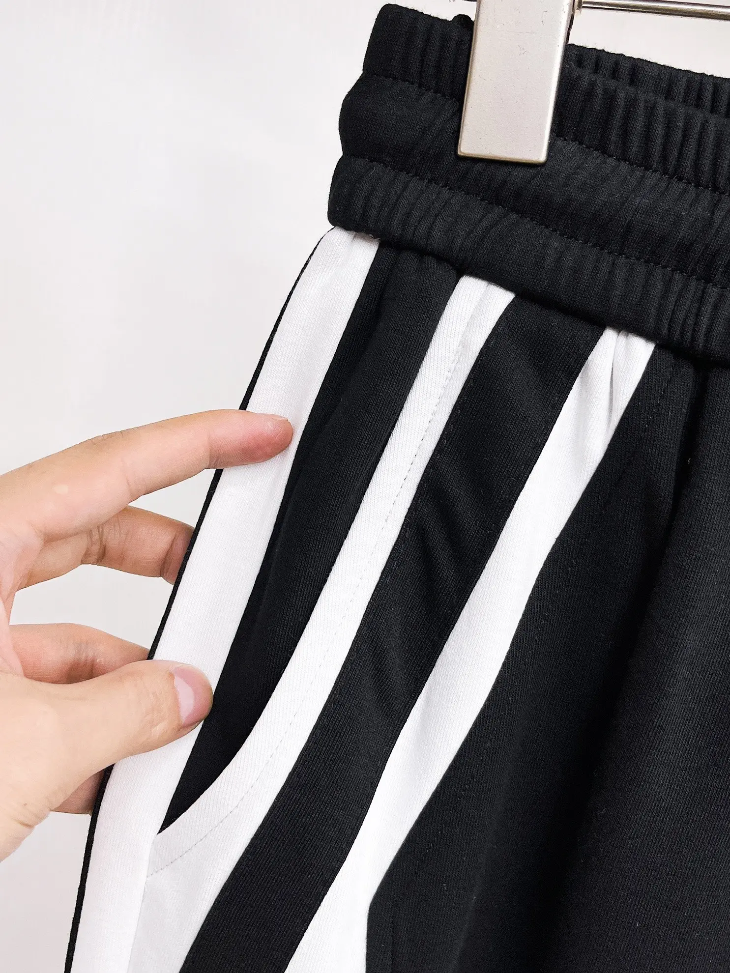 Side-Stripe Logo Track Pants D29014504 — view 5