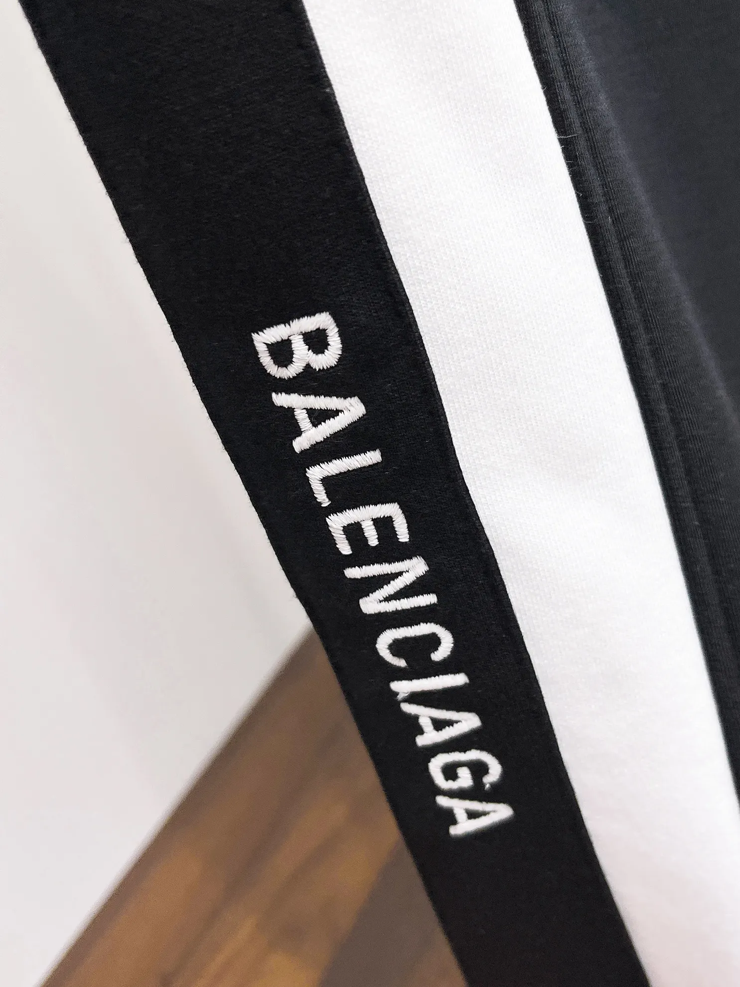 Side-Stripe Logo Track Pants D29014504 — view 8
