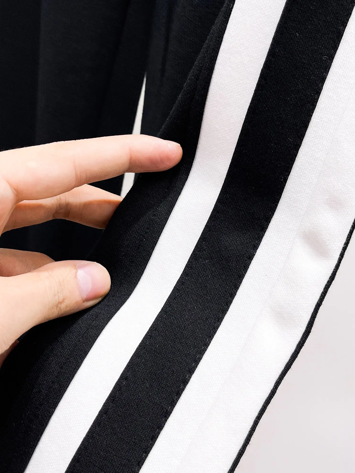 Side-Stripe Logo Track Pants D29014504 — view 9