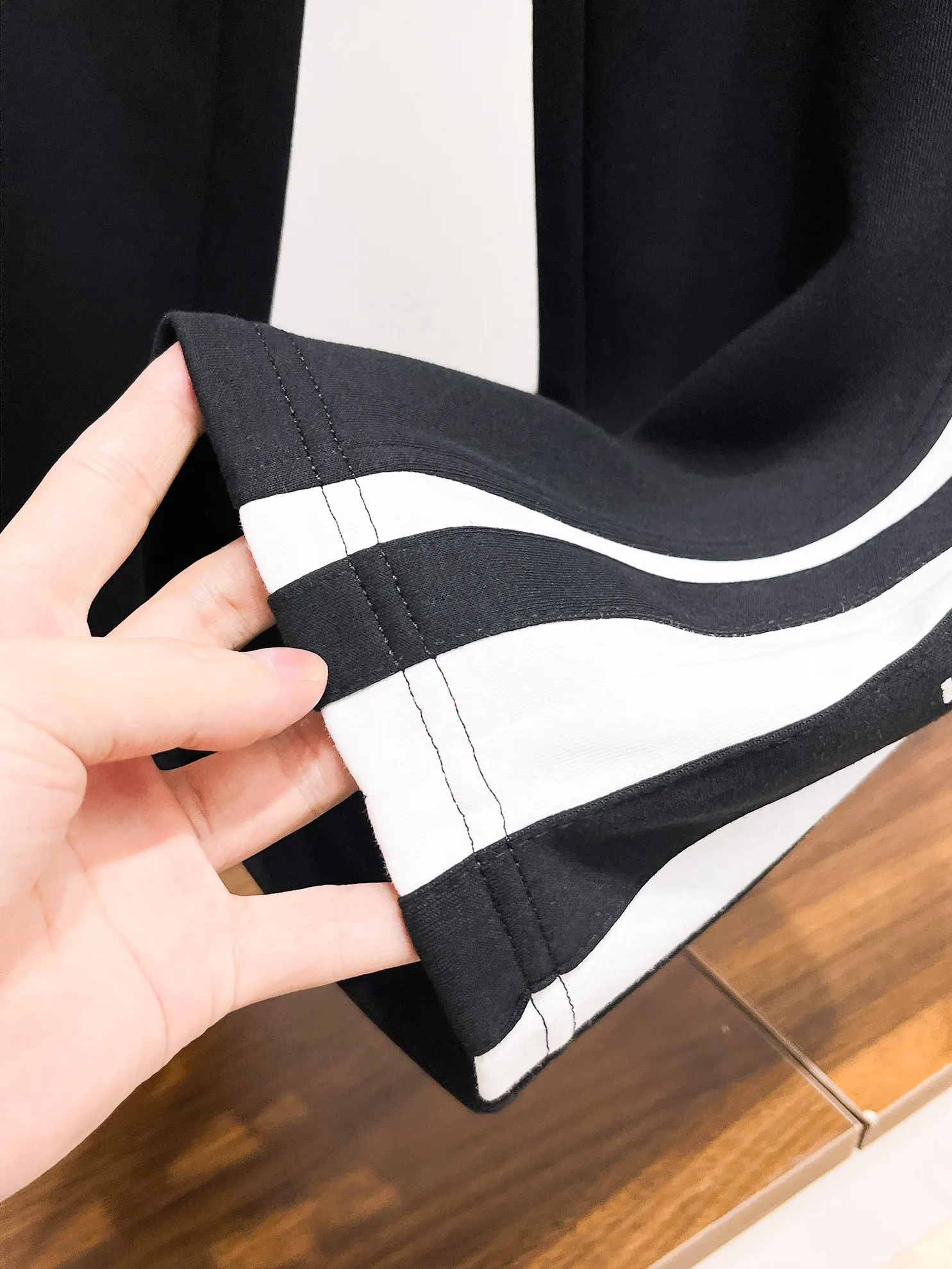 Side-Stripe Logo Track Pants D29014504 — view 10