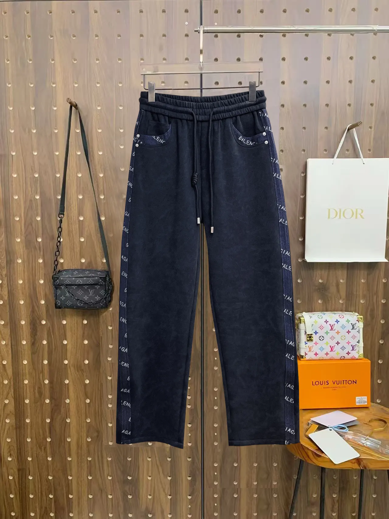 Logo-Print Side-Stripe Sweatpants D29014660