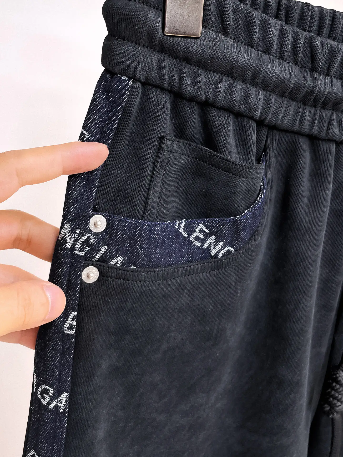Logo-Print Side-Stripe Sweatpants D29014660 — view 4