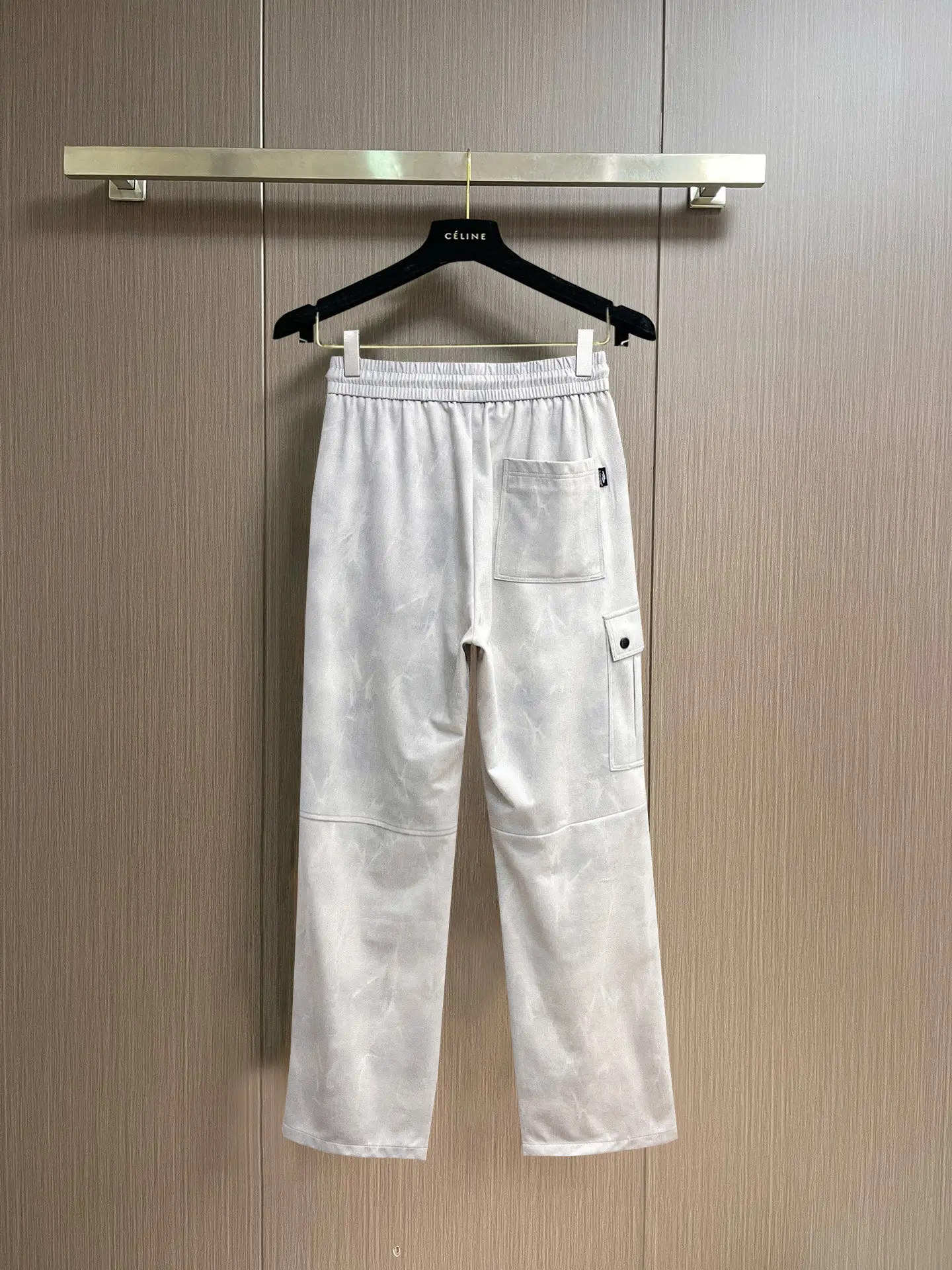 Logo-Patch Straight-Leg Cargo Trousers D29014570 — view 2