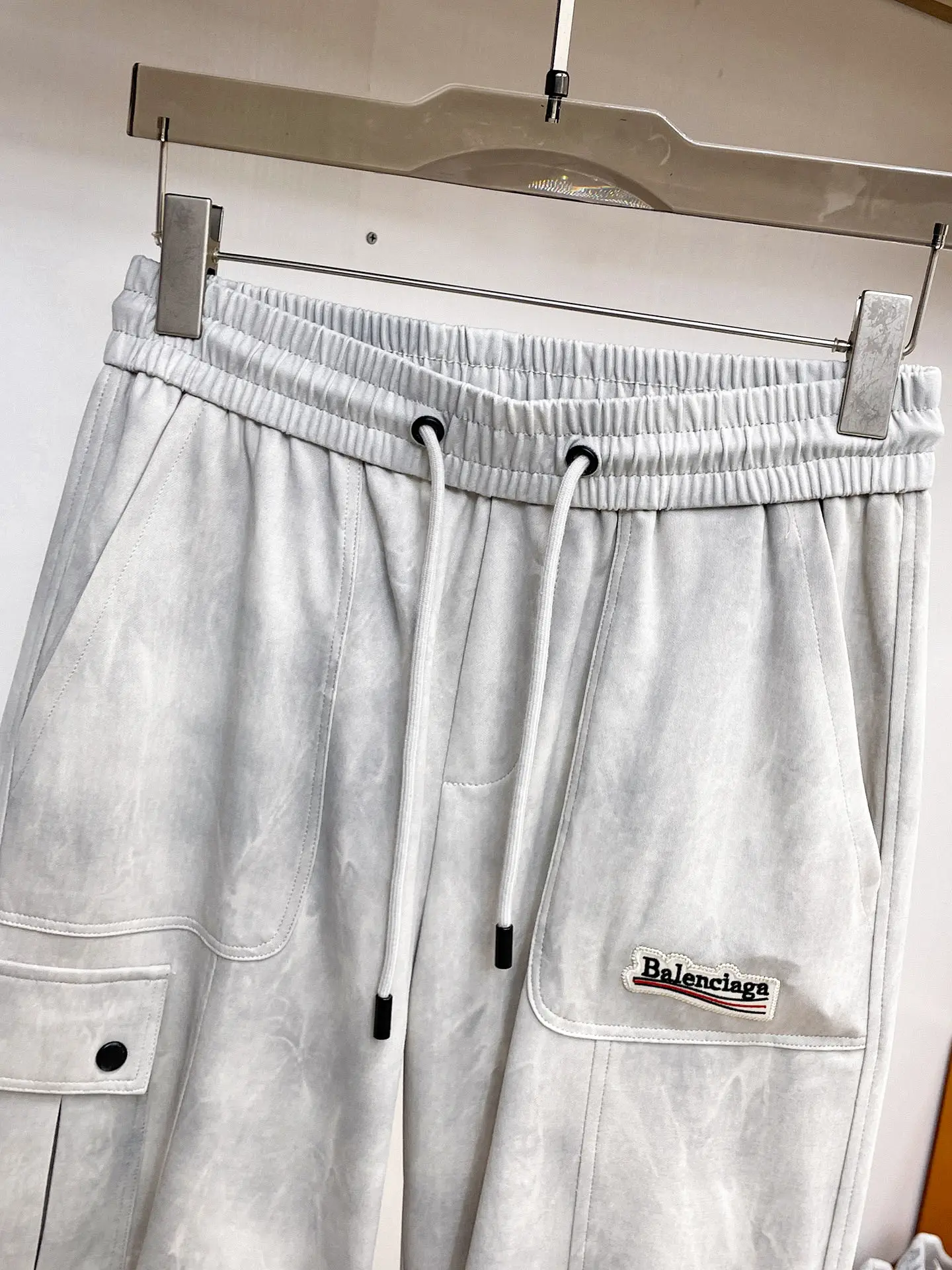 Logo-Patch Straight-Leg Cargo Trousers D29014570 — view 3