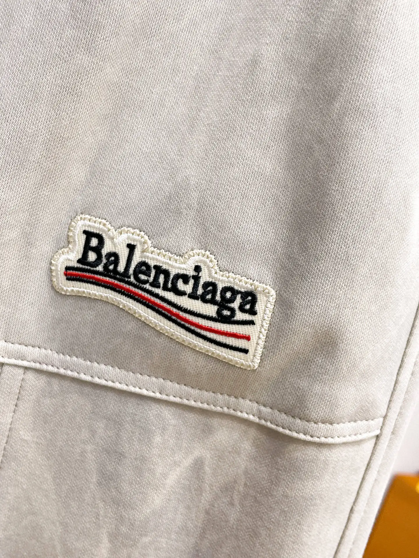 Logo-Patch Straight-Leg Cargo Trousers D29014570 — view 4