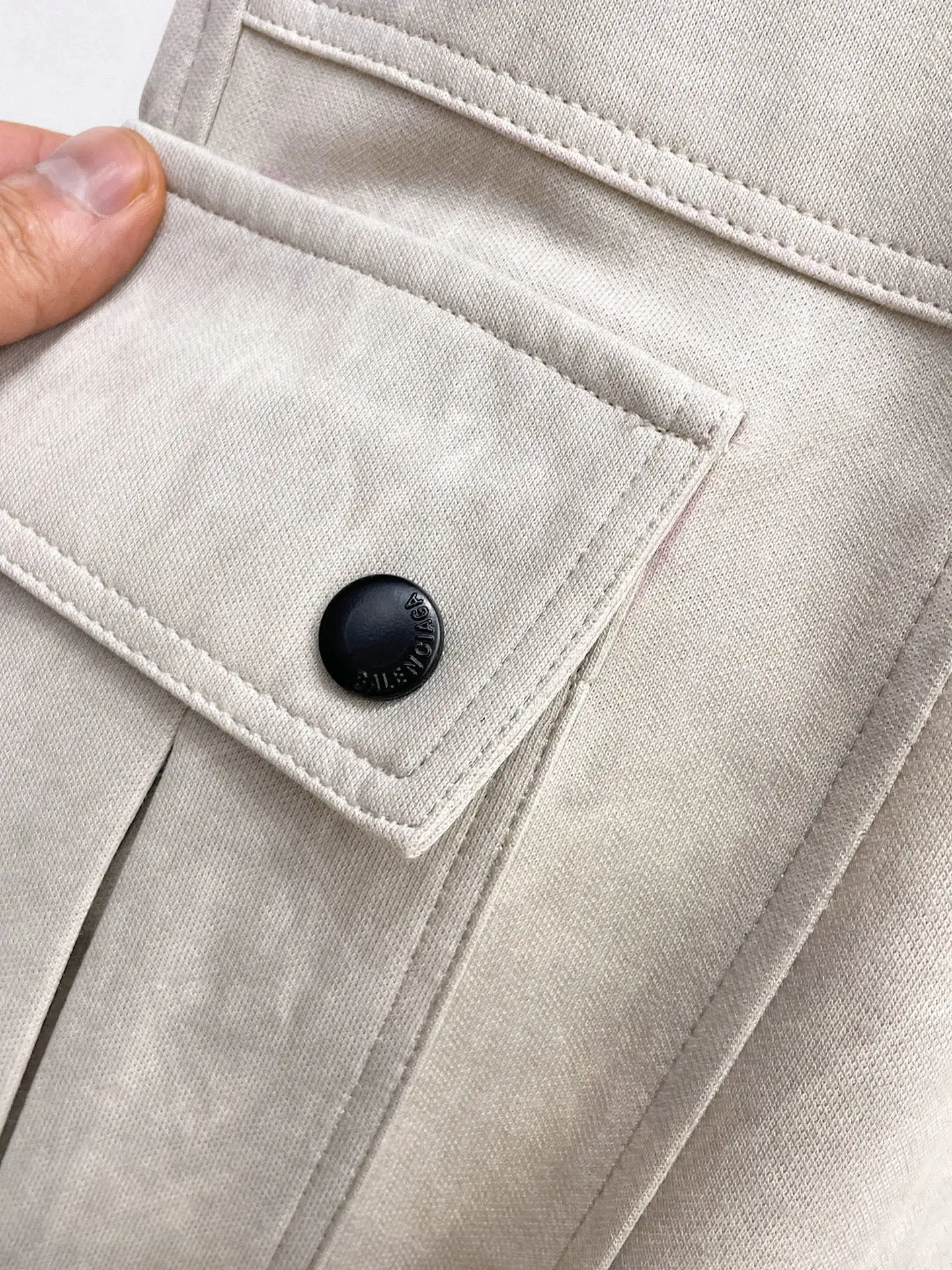 Logo-Patch Straight-Leg Cargo Trousers D29014570 — view 5