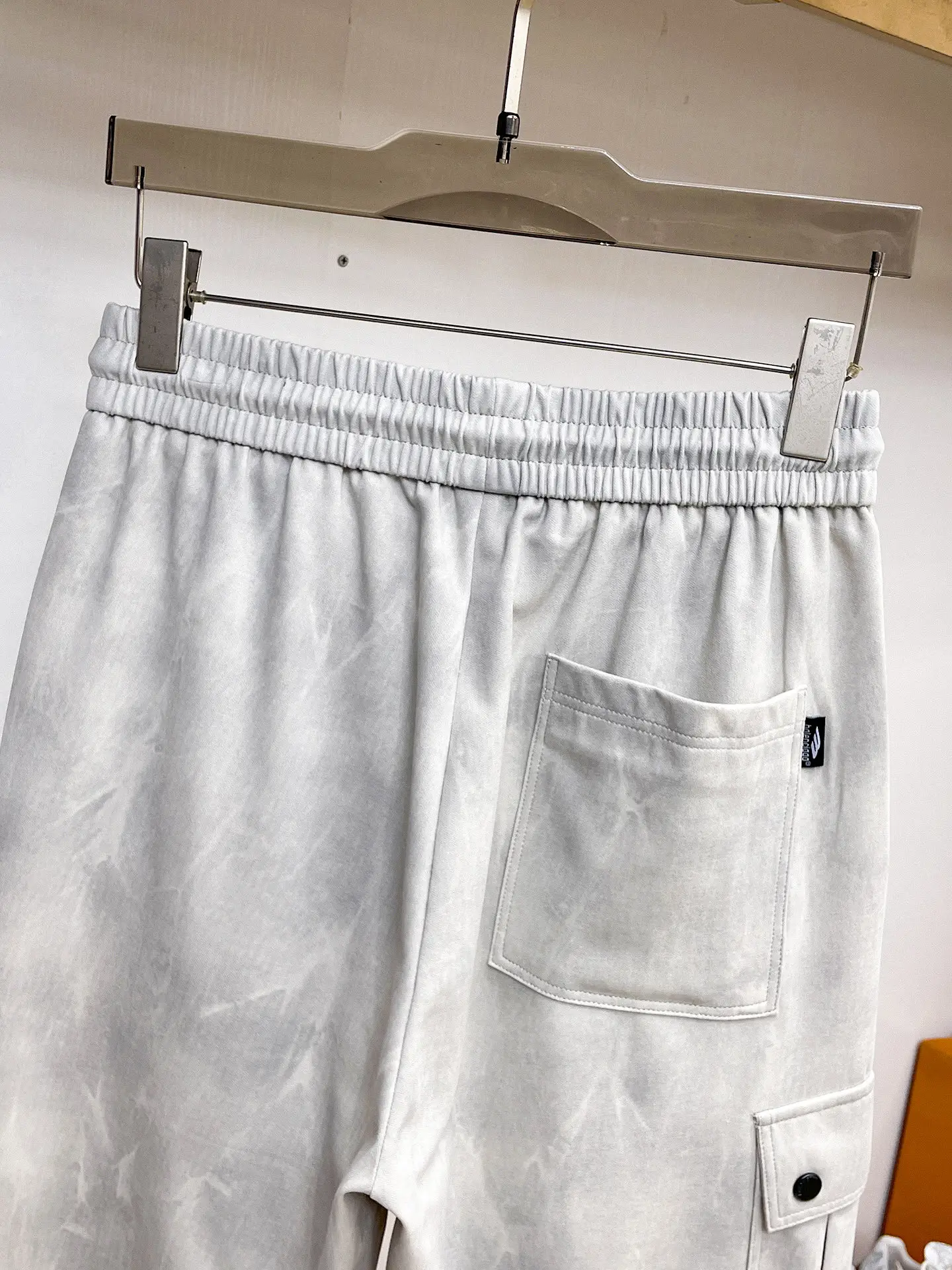 Logo-Patch Straight-Leg Cargo Trousers D29014570 — view 9