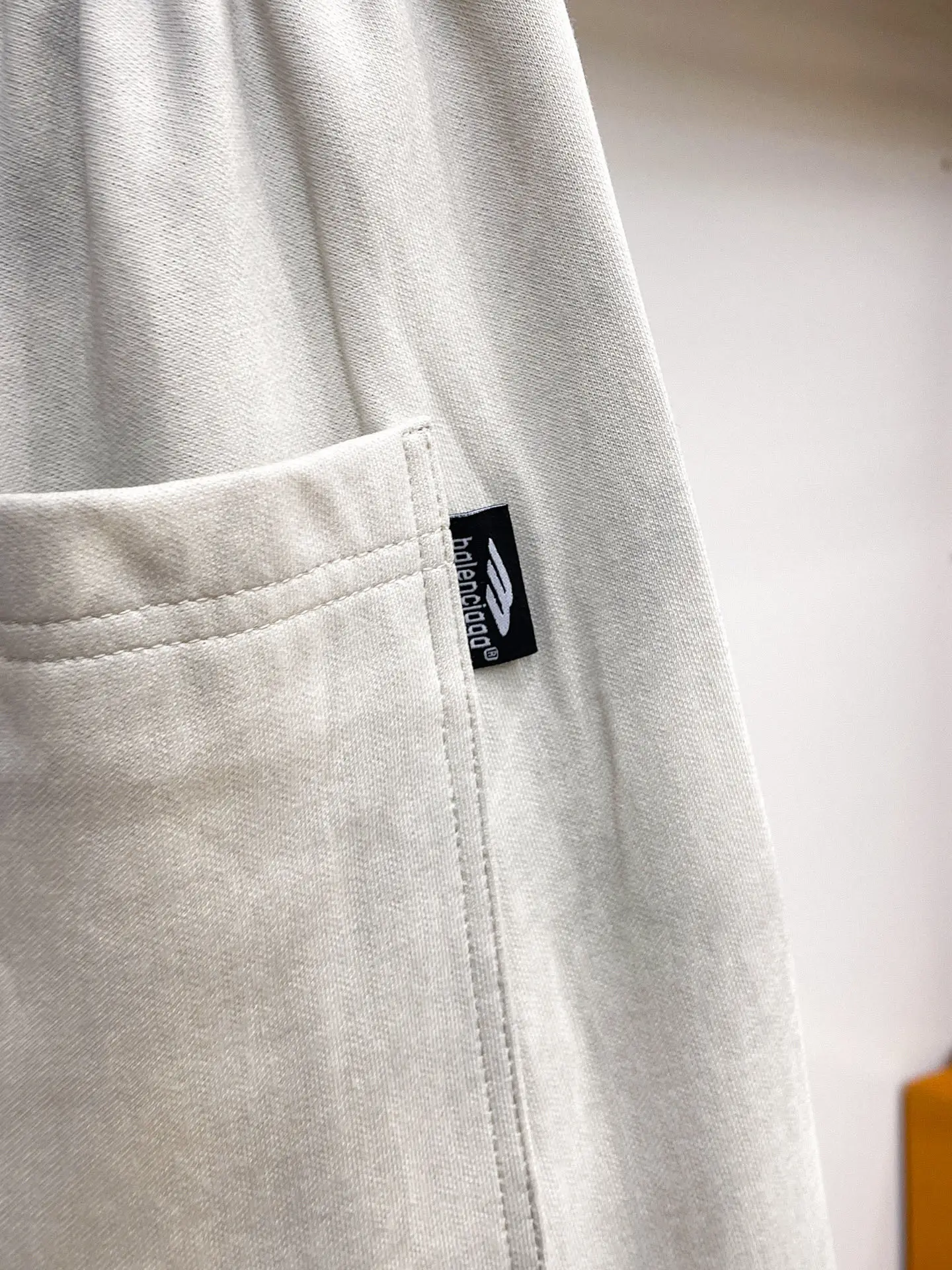 Logo-Patch Straight-Leg Cargo Trousers D29014570 — view 10