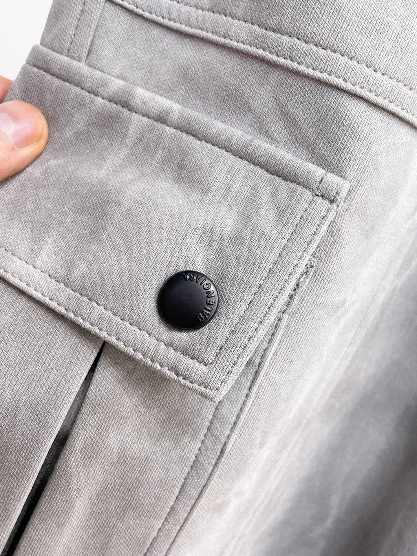 Logo-Patch Acid-Wash Cargo Sweatpants D29014571 — view 8