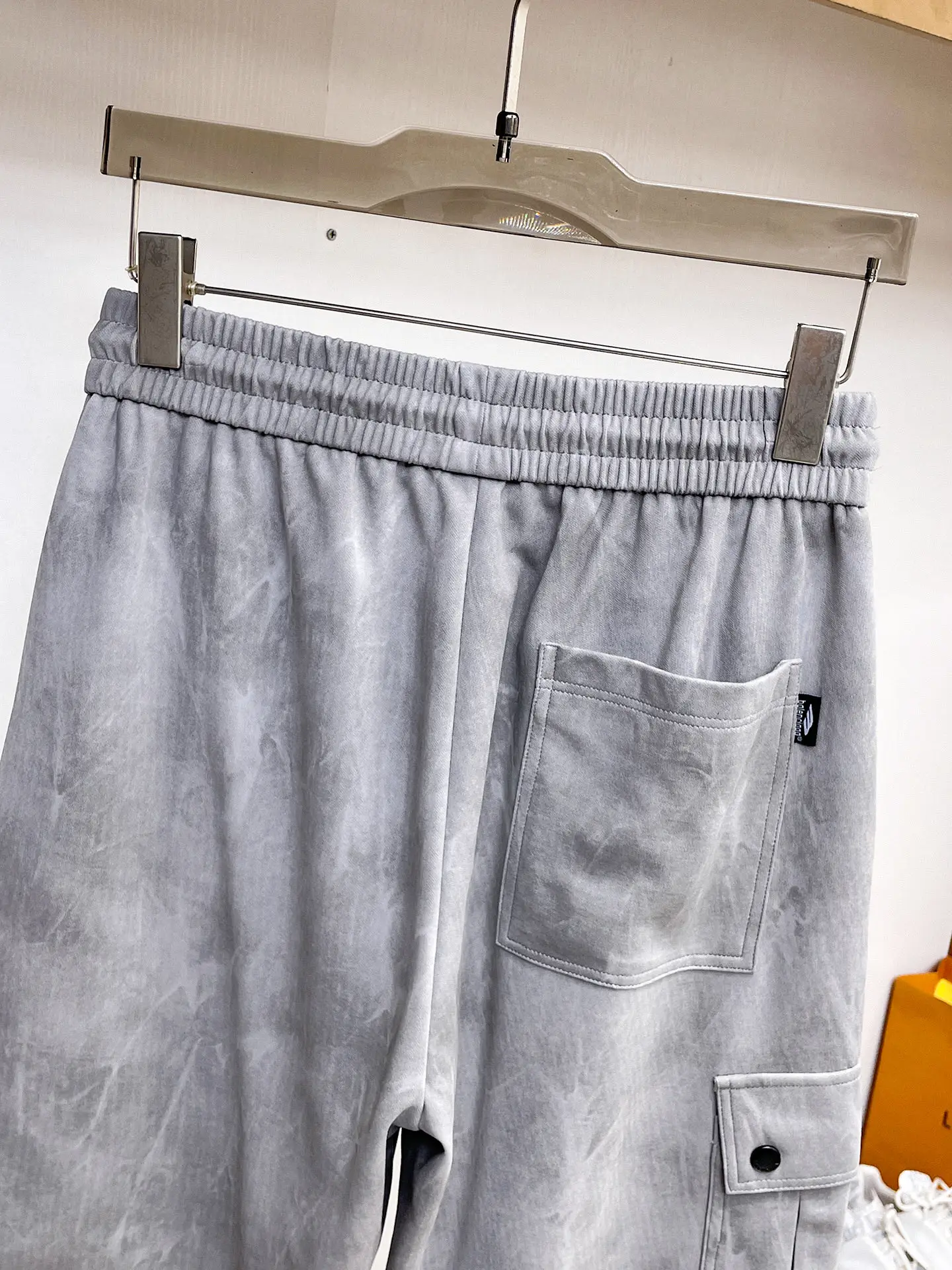 Logo-Patch Acid-Wash Cargo Sweatpants D29014571 — view 9