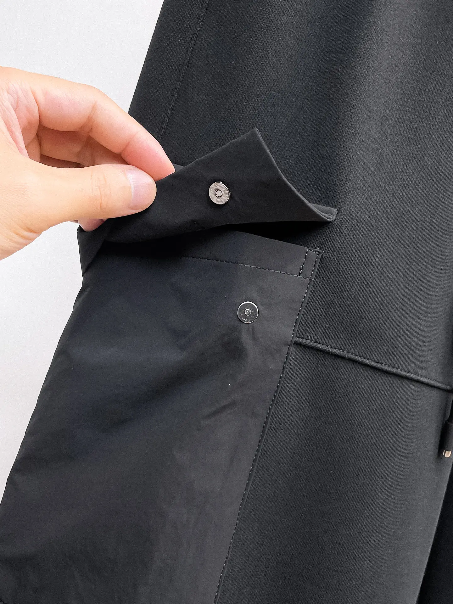 Logo-Patch Straight-Leg Cargo Trousers D29014652 — view 8