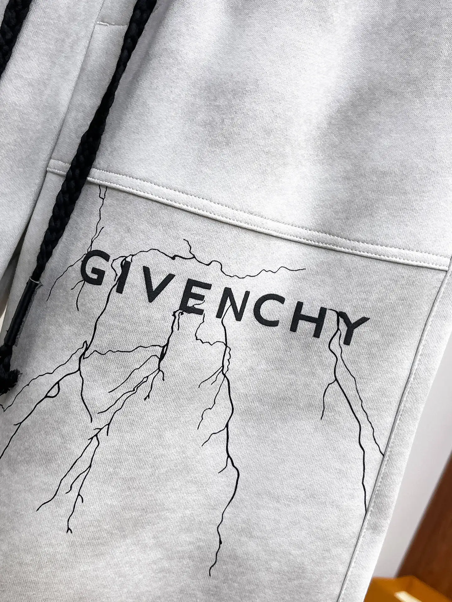 Givenchy Logo Print Drawstring Sweatpants D29014637 — view 4