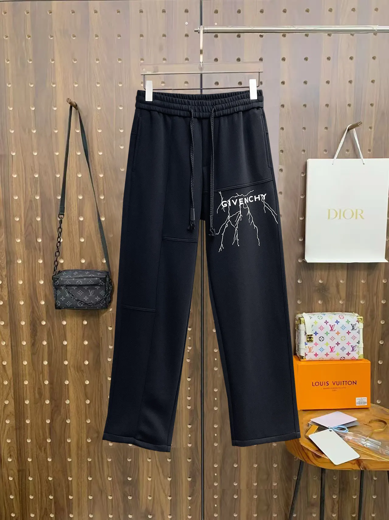 Givenchy Logo Graphic Sweatpants D29014638