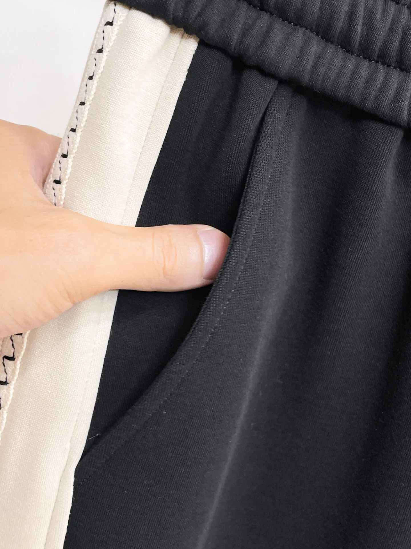 Logo-Embroidered Side-Stripe Sweatpants D29014635 — view 5